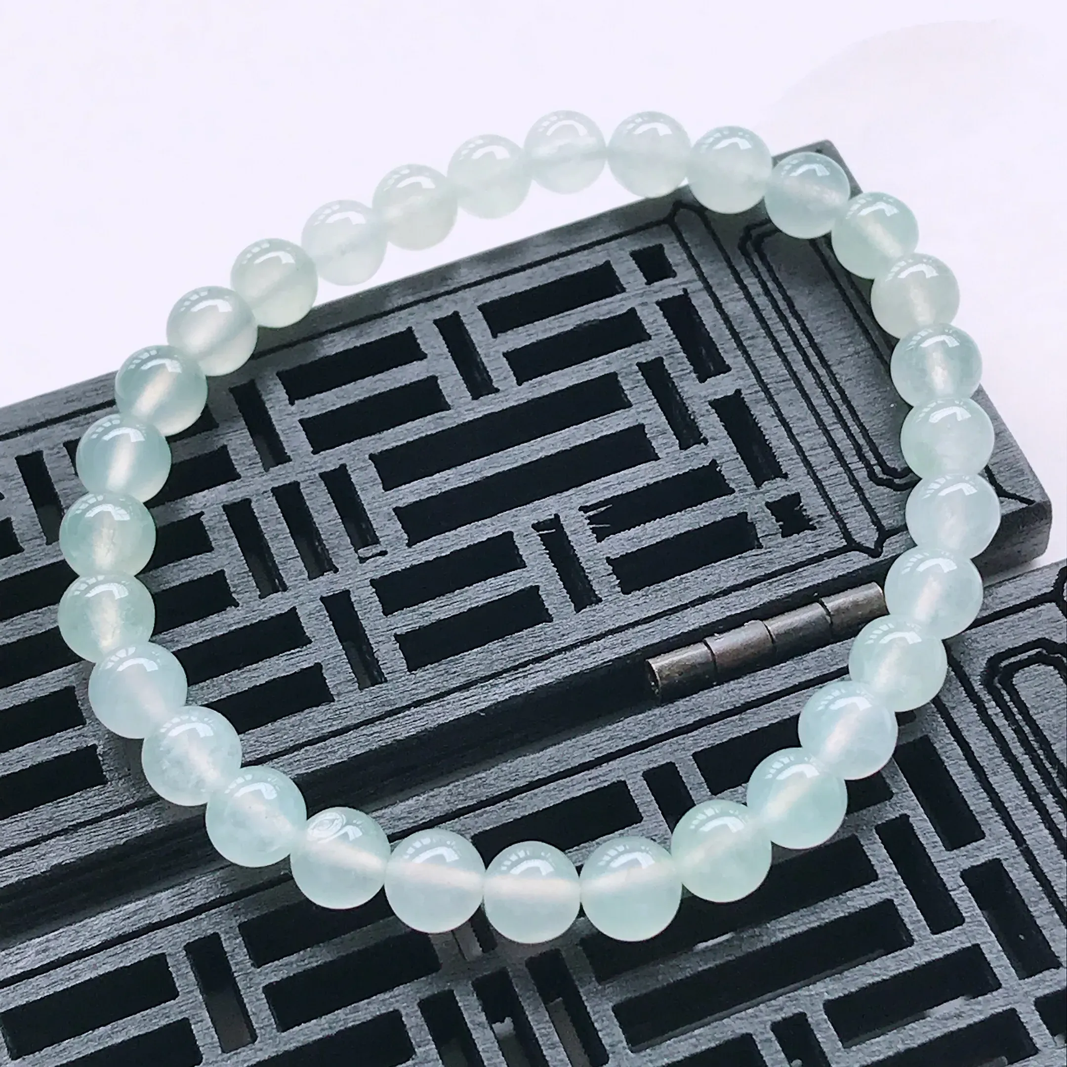 冰种水润精美圆珠翡翠手链    玉质细腻  冰清玉润  尺寸直径6.0