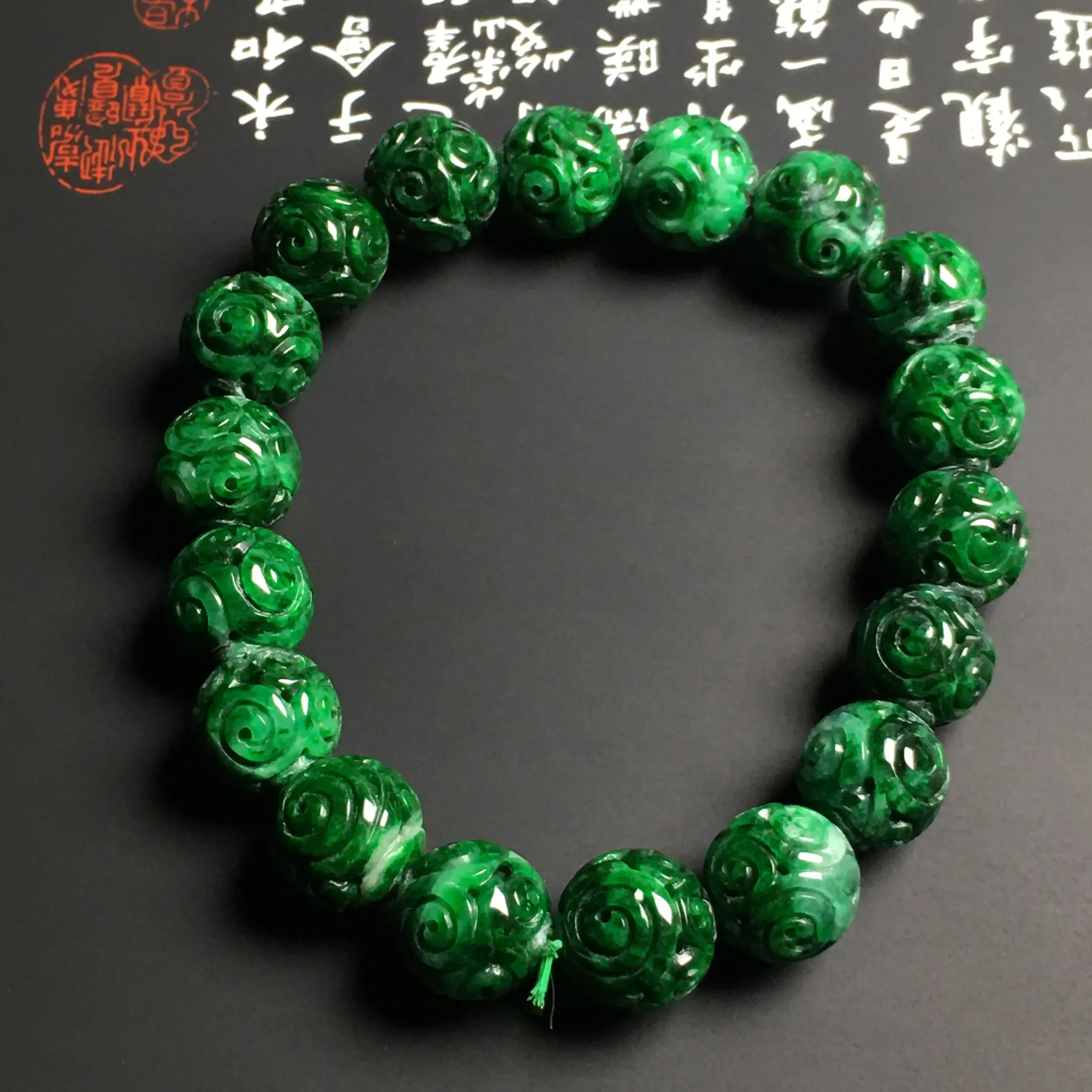 糯化种阳绿仿古祥云手串 18颗 直径11毫米 翠色阳绿 款式时尚