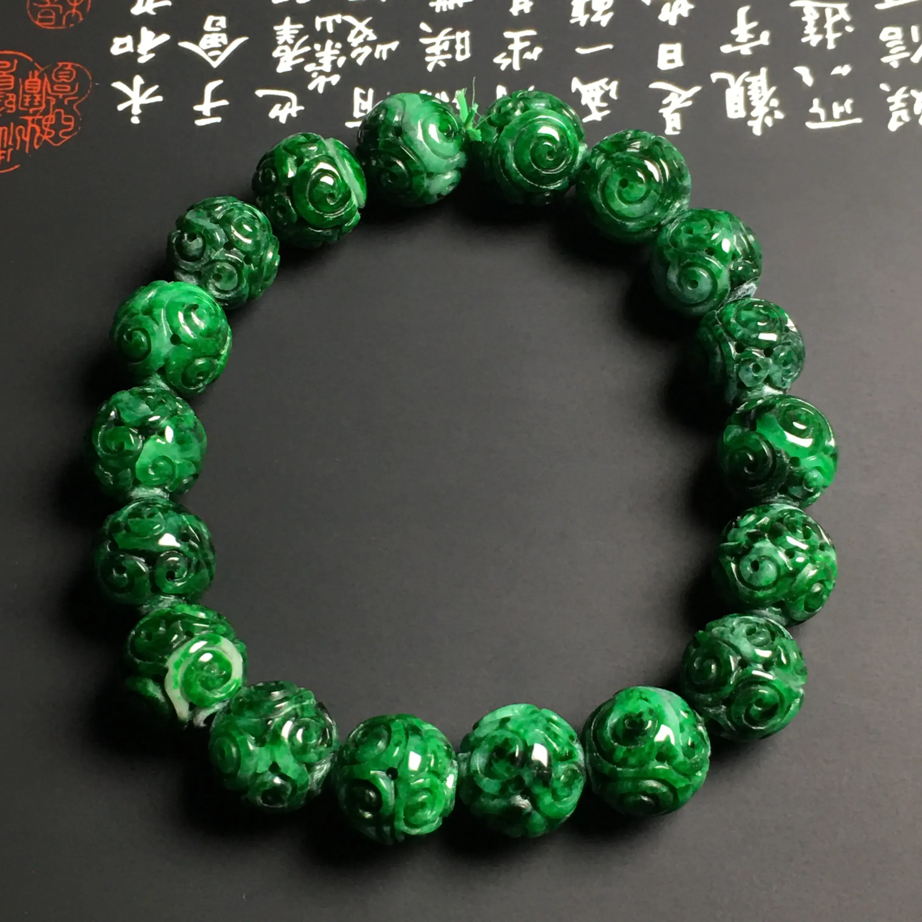 糯化种阳绿仿古祥云手串 18颗 直径11毫米 翠色阳绿 款式时尚