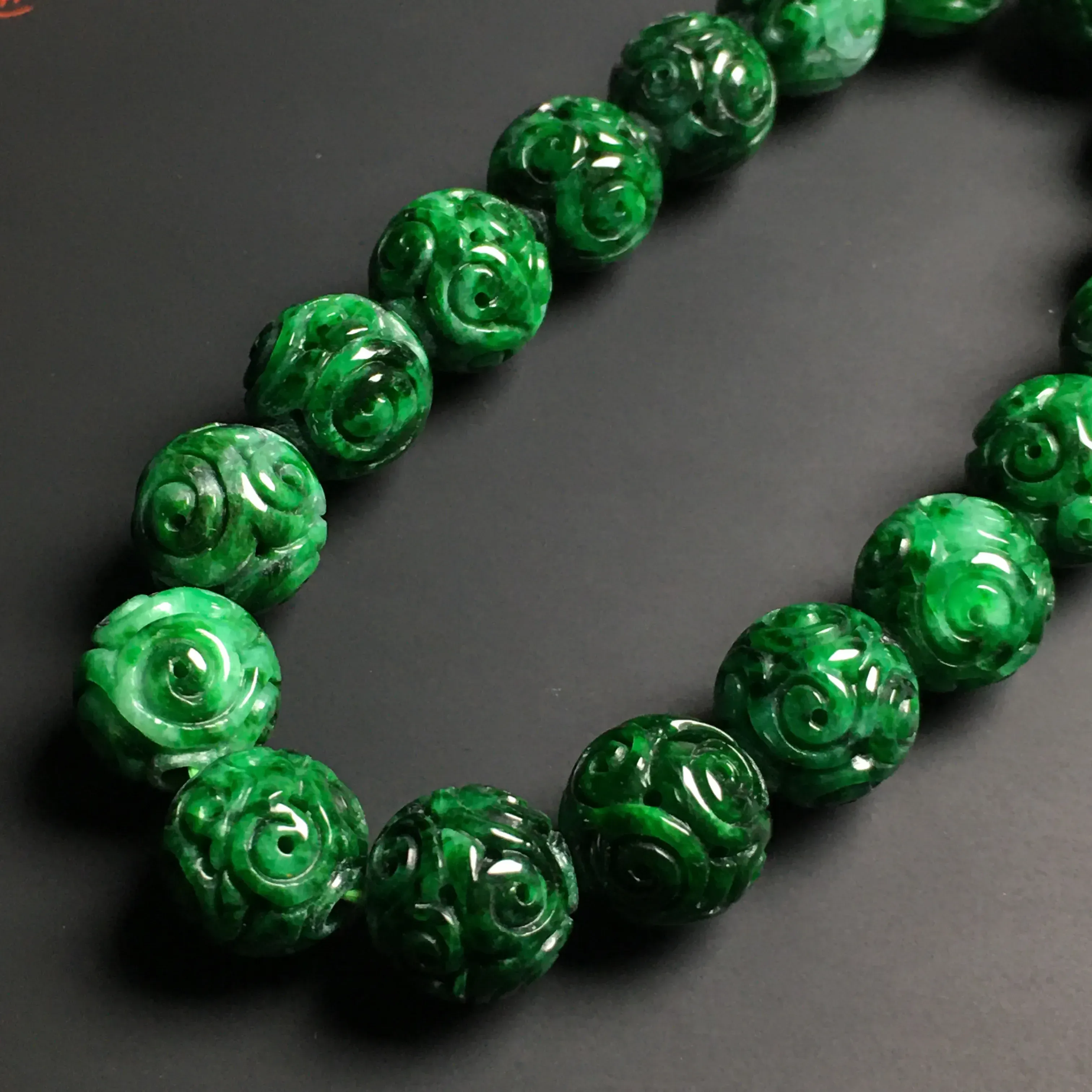 糯化种阳绿仿古祥云手串 18颗 直径11毫米 翠色阳绿 款式时尚