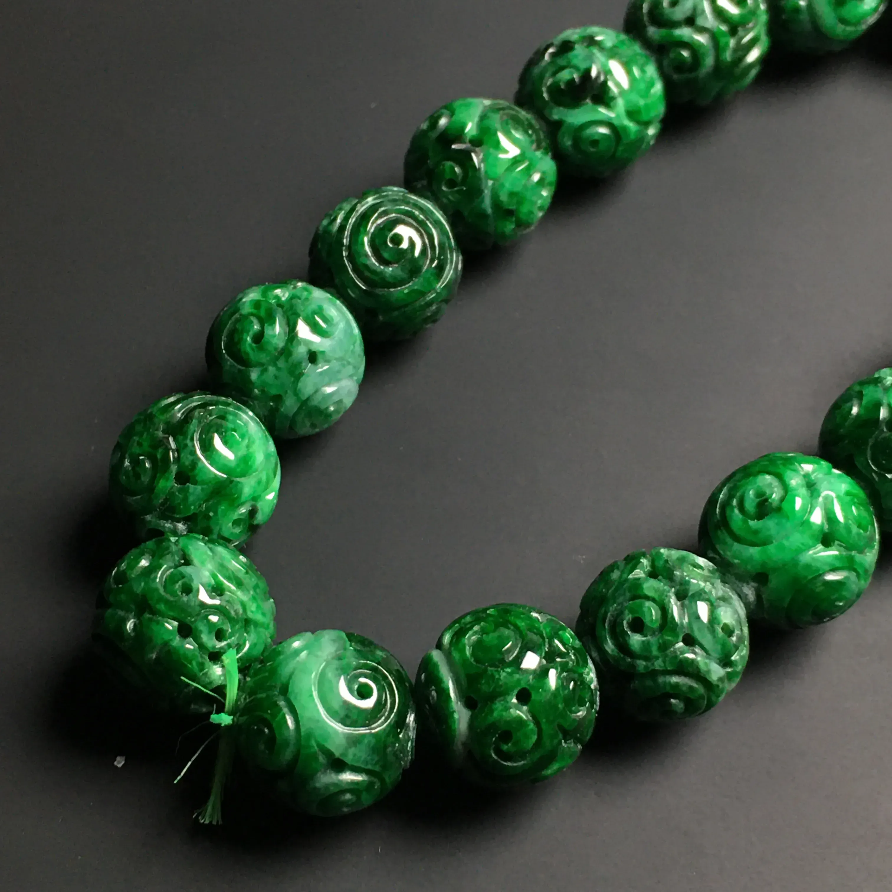 糯化种阳绿仿古祥云手串 18颗 直径11毫米 翠色阳绿 款式时尚