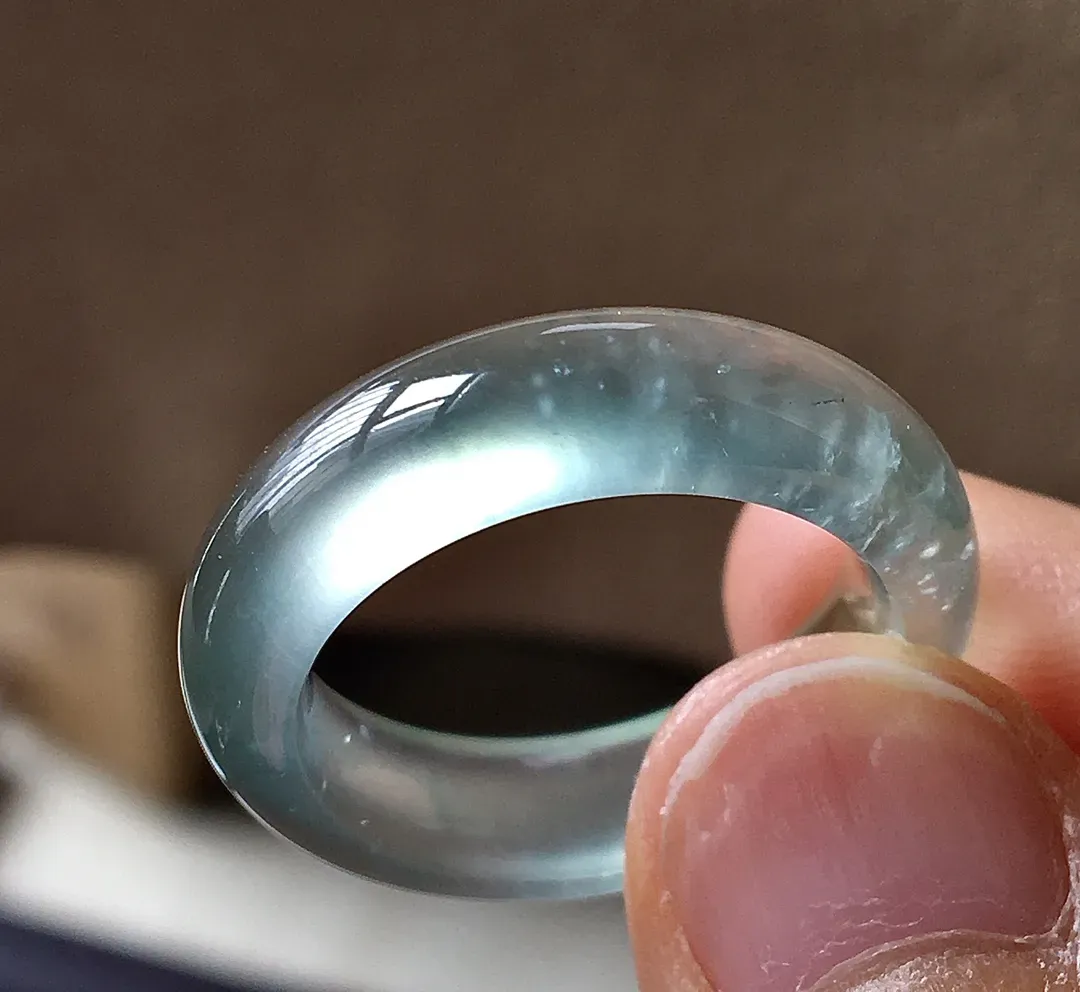 .玻璃种指环，无纹裂，起荧光，实物更好看，尺寸24.4/5.7/4-内径17，圈口14.编号315