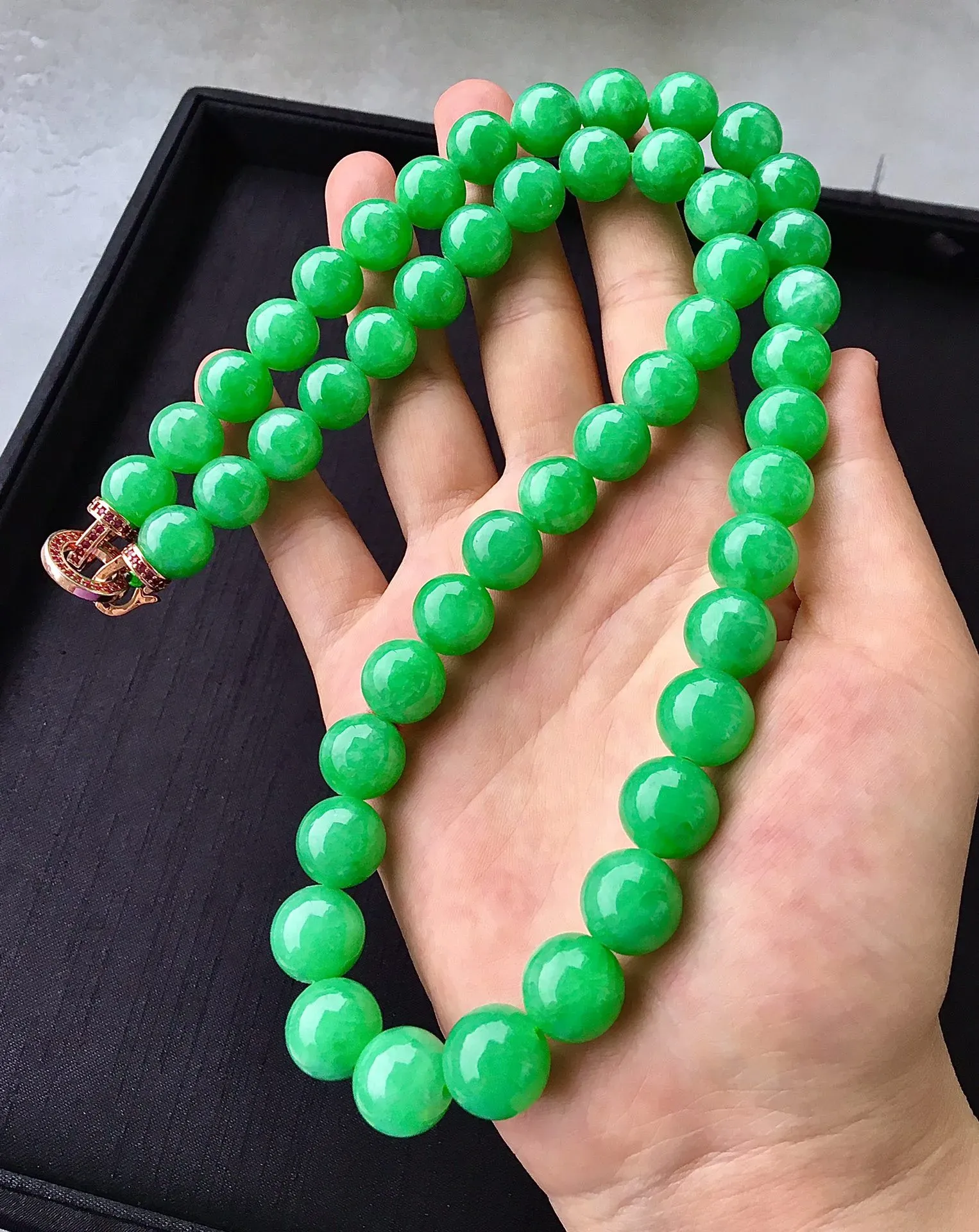 冰阳绿珠链，水头足，色泽艳丽，大颗，尺寸11-49颗，编号324