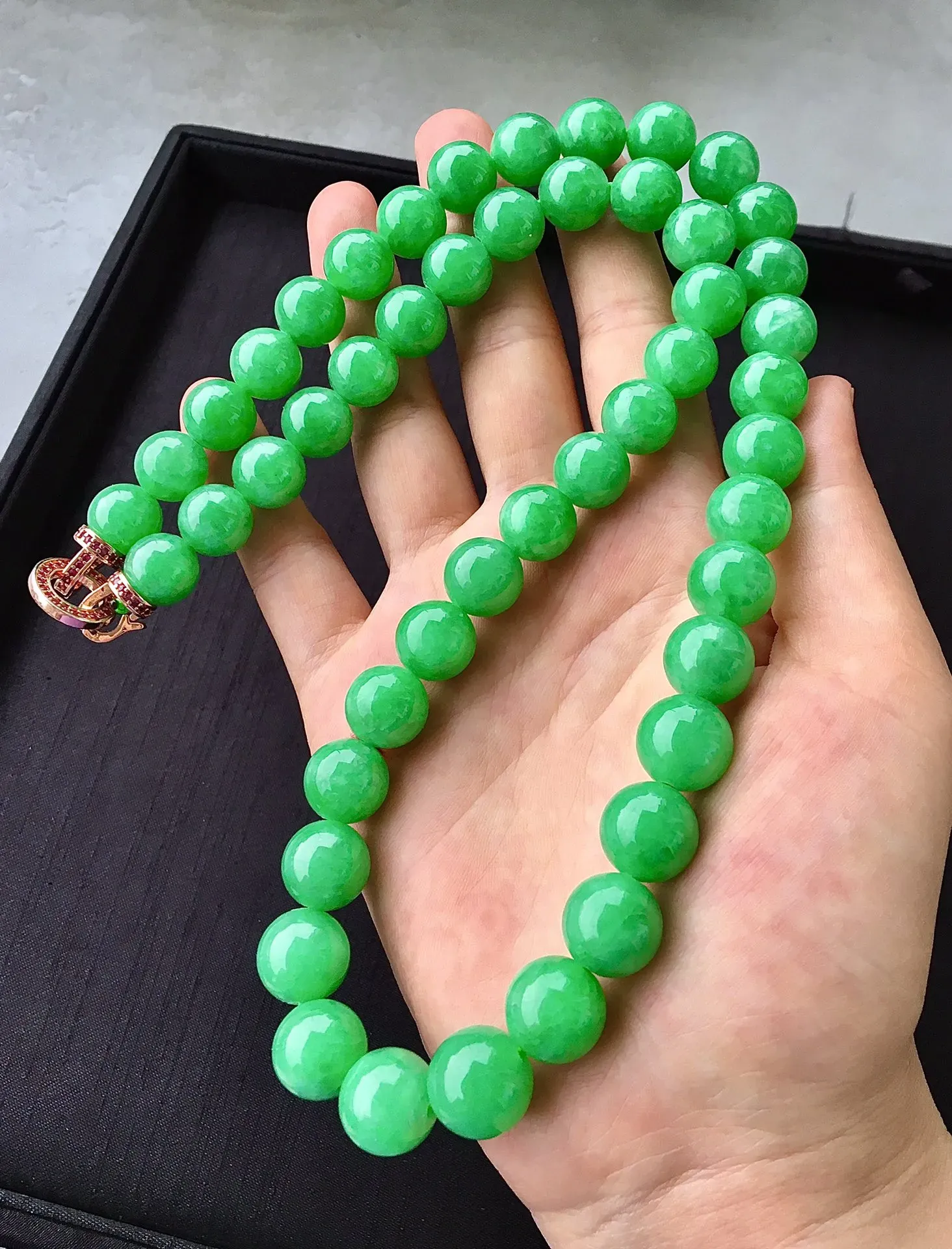 冰阳绿珠链，水头足，色泽艳丽，大颗，尺寸11-49颗，编号324