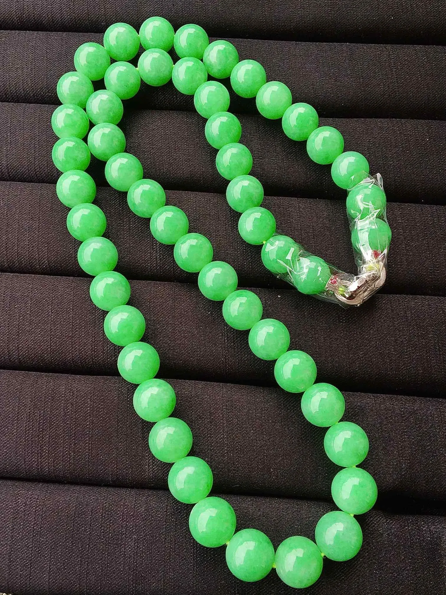 【典藏珍品】冰阳绿珠链，水头足，色泽艳丽，大颗，尺寸11.2-51颗，编号326