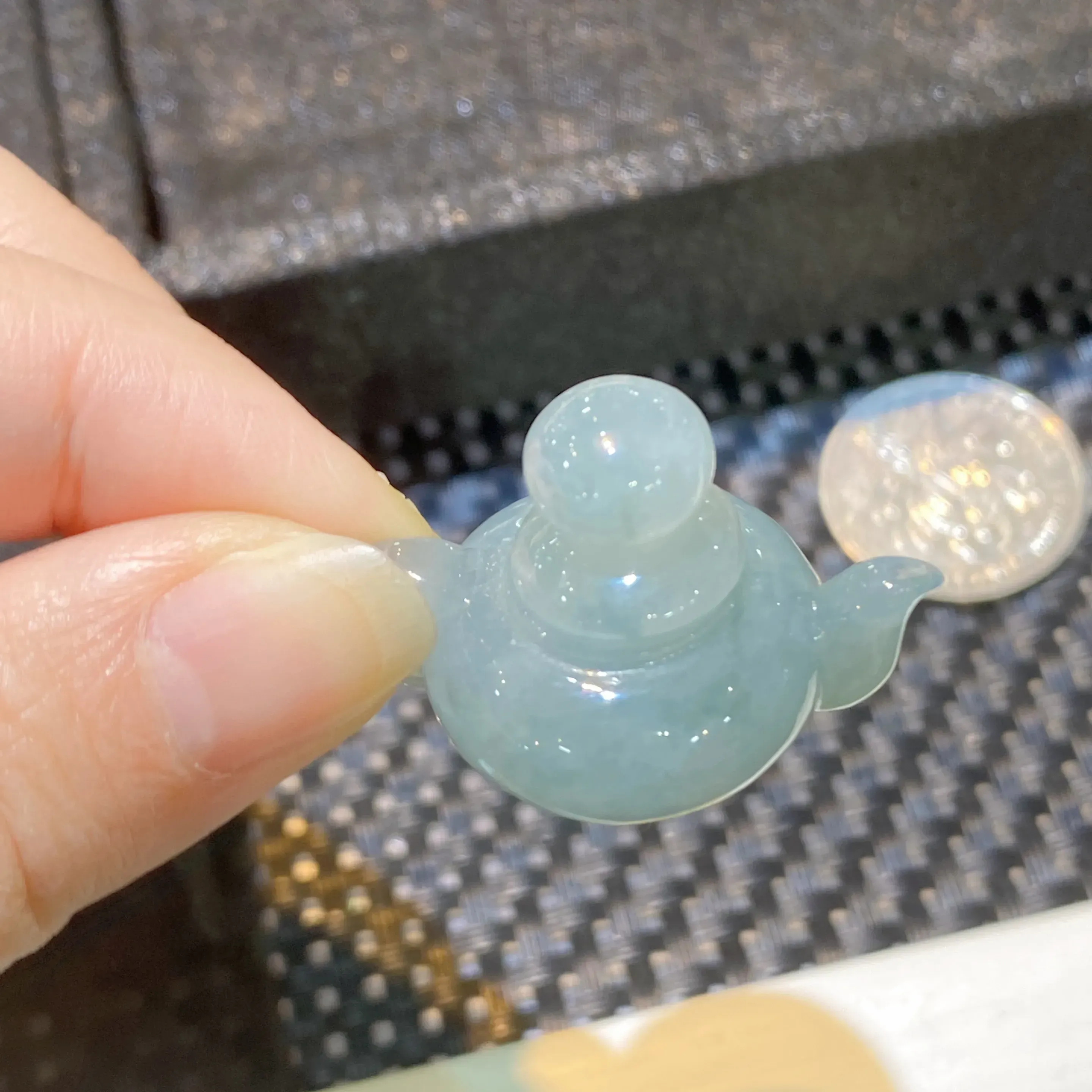 晴底小茶壶摆件 尺寸23-33-22毫米 玉质细腻 雕工精湛 造型独特