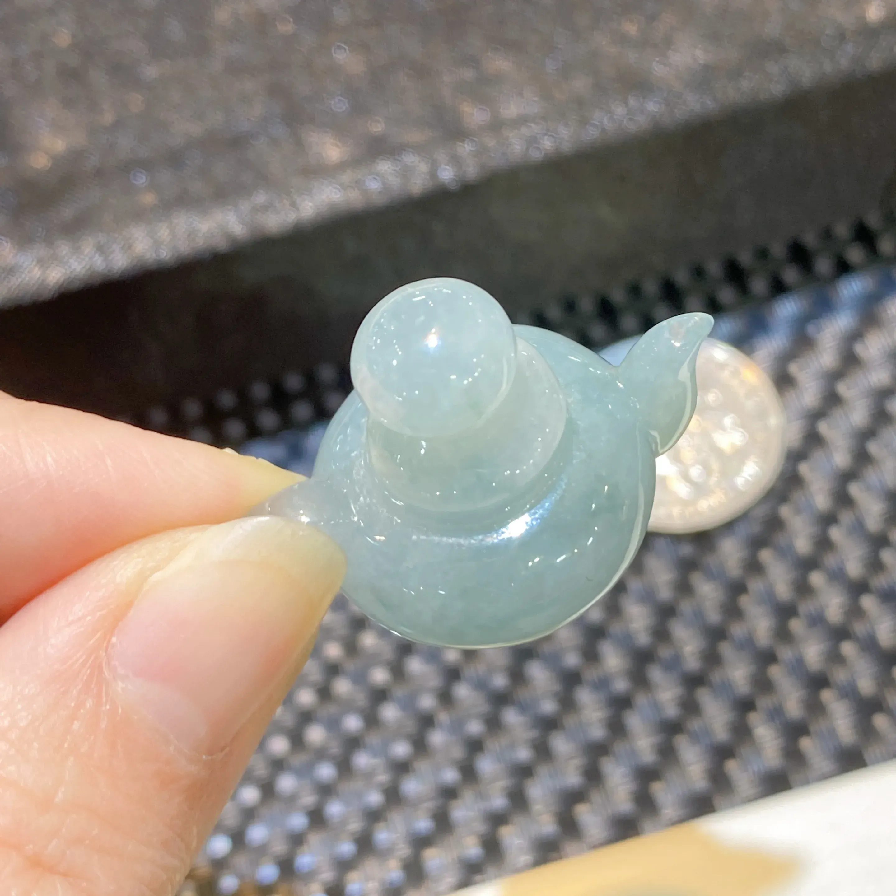 晴底小茶壶摆件 尺寸23-33-22毫米 玉质细腻 雕工精湛 造型独特
