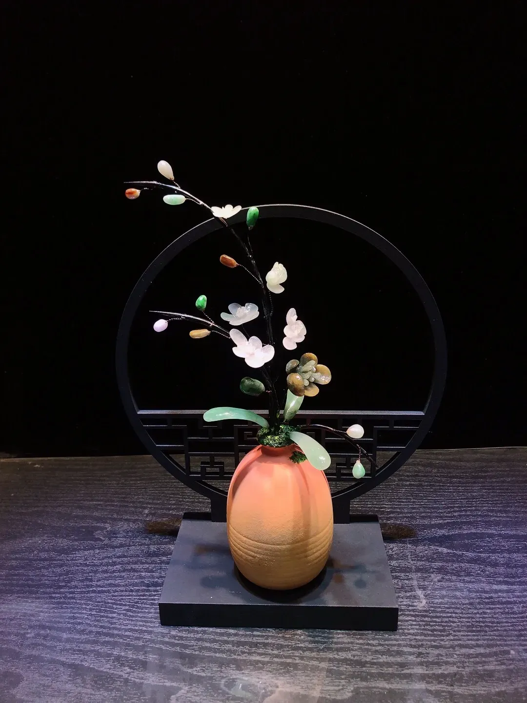 缅甸天然翡翠A货创意花瓶插花艺术摆件，款式新颖别致，摆放效果佳，整体尺寸：290×200mm