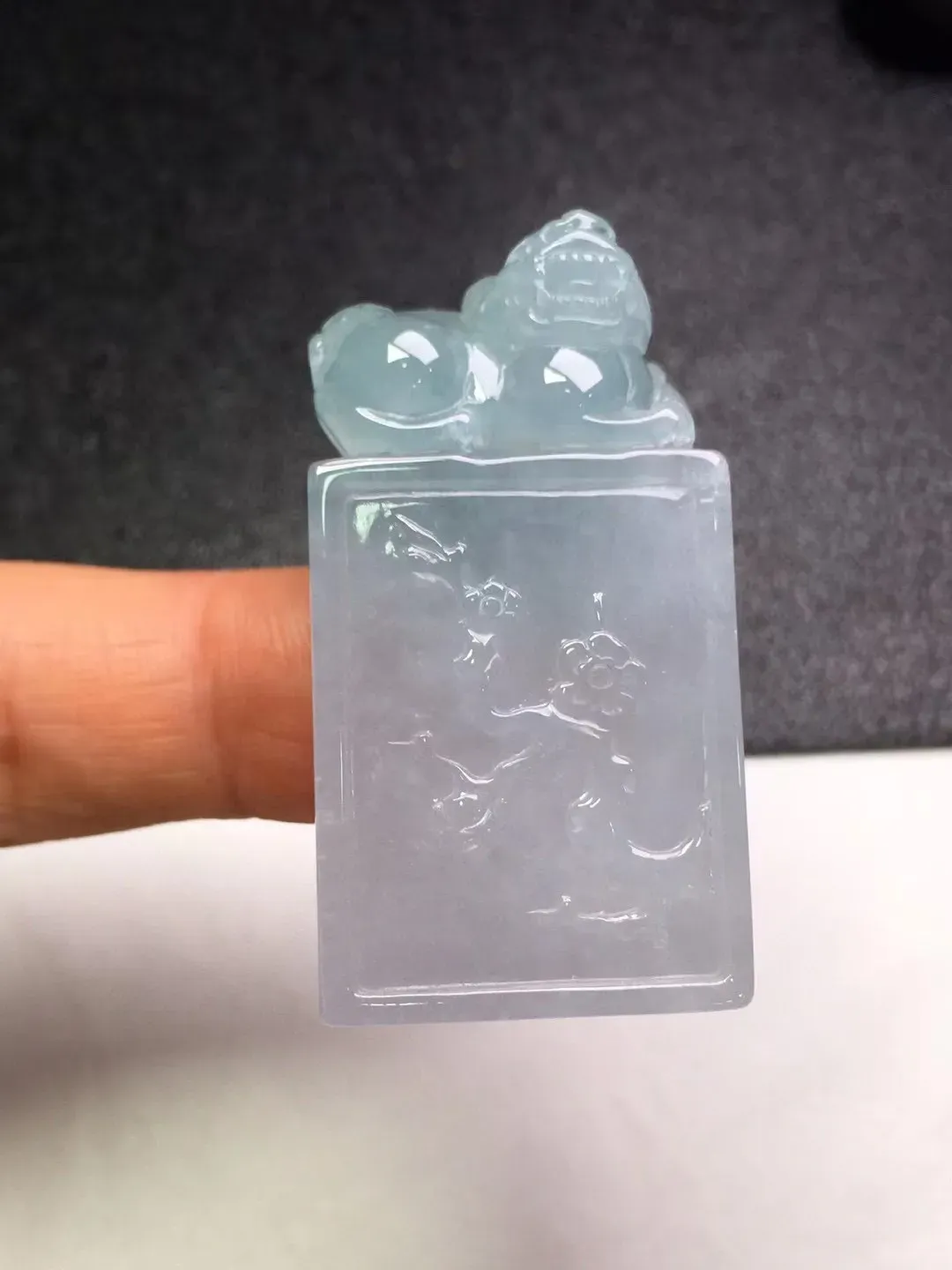 冰糯种底色【招财貔貅】印章、水好，玉质细腻 ，卖相好‘‘