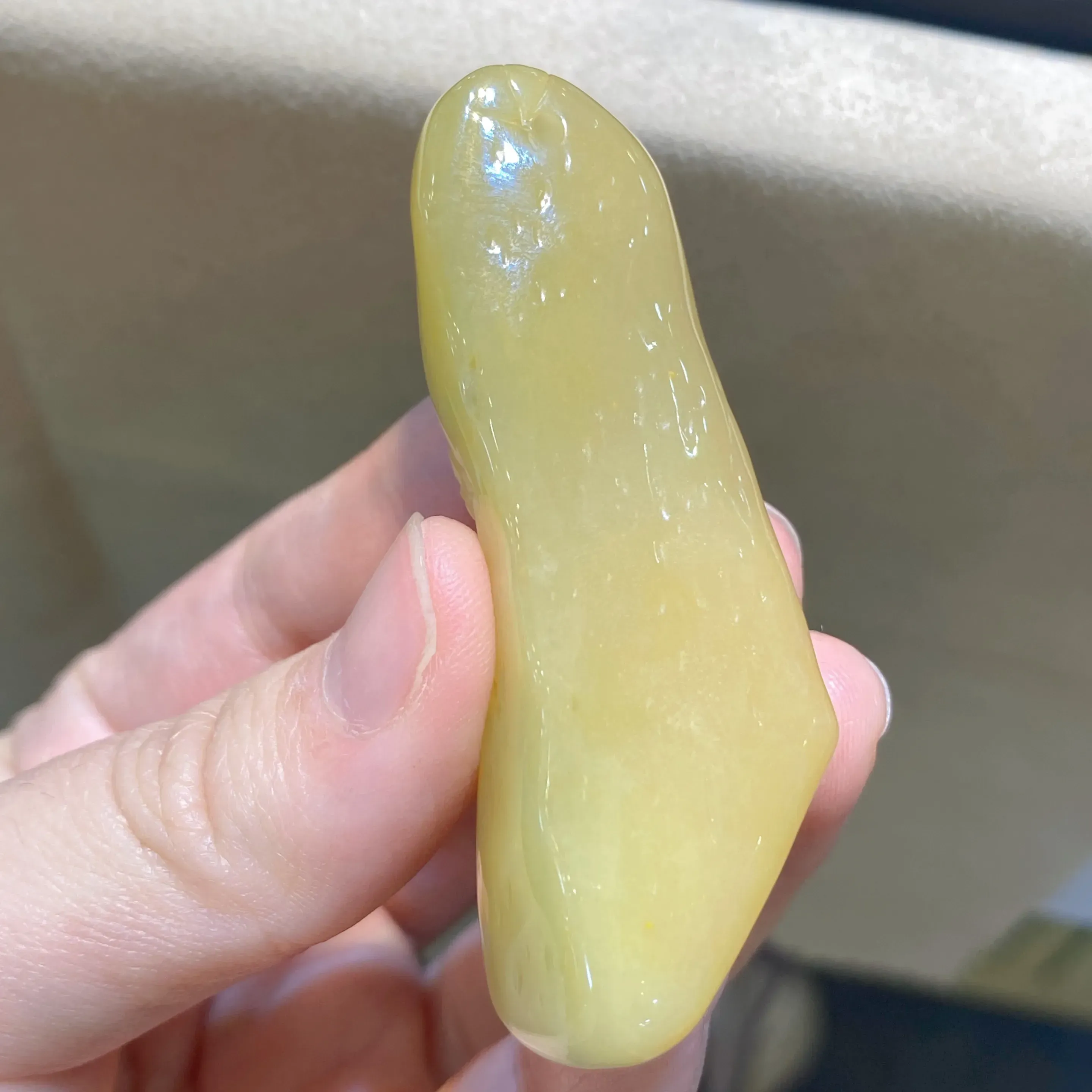 黄翡悟道吊坠 色泽艳丽 玉质水润  底色清爽 款式时尚  精致亮丽