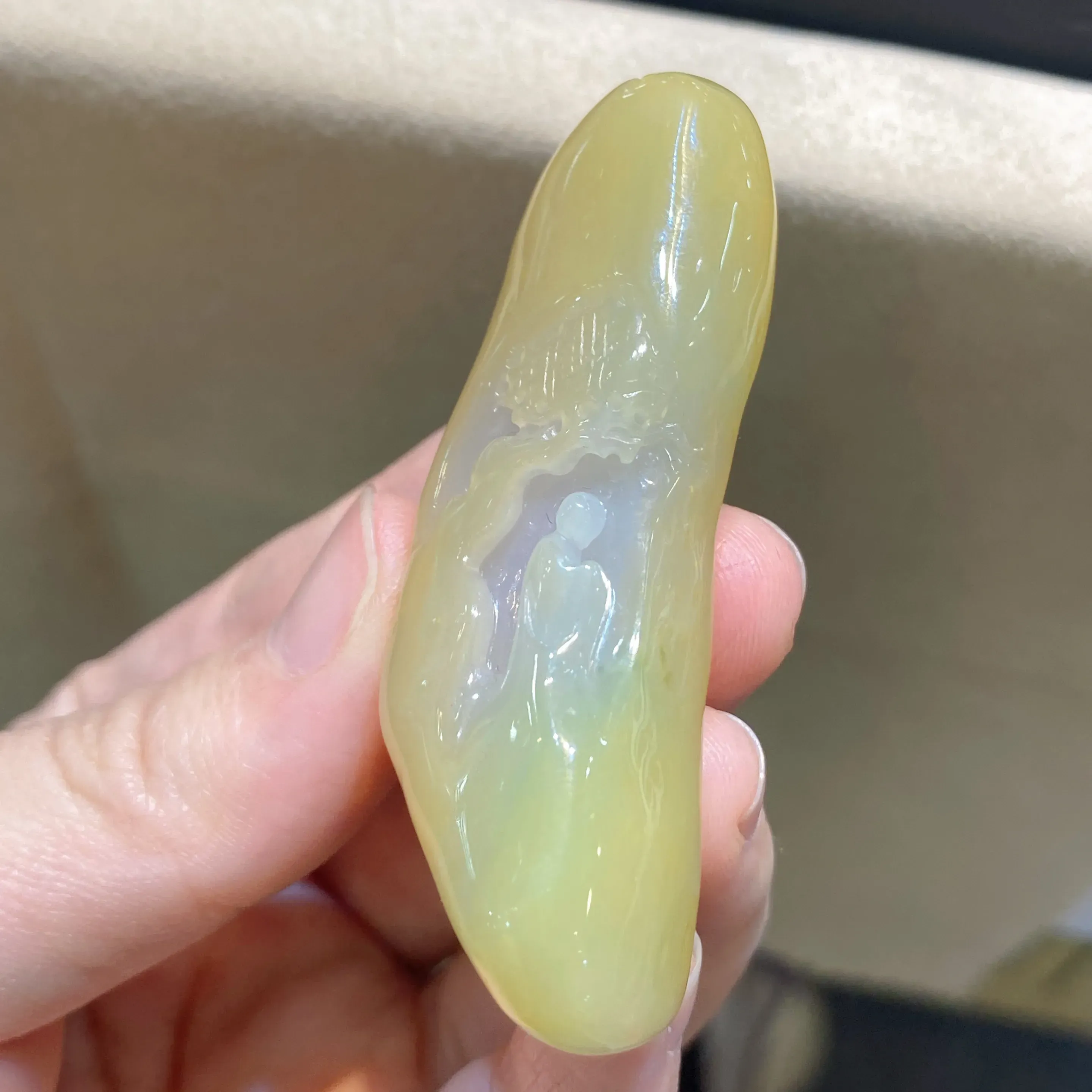 黄翡悟道吊坠 色泽艳丽 玉质水润  底色清爽 款式时尚  精致亮丽