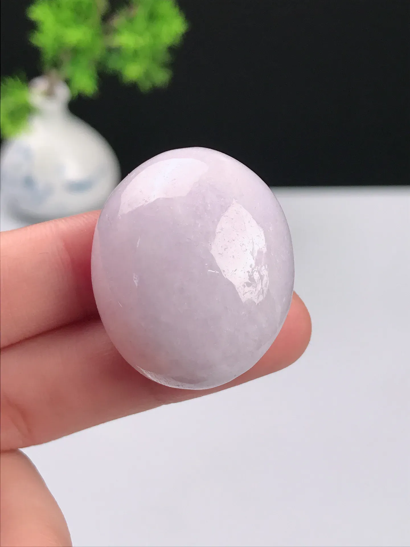 实拍天然A货翡翠 老坑种冰润紫罗兰蛋面裸石 尺寸：31*26*14mm  重量：19.20g 种