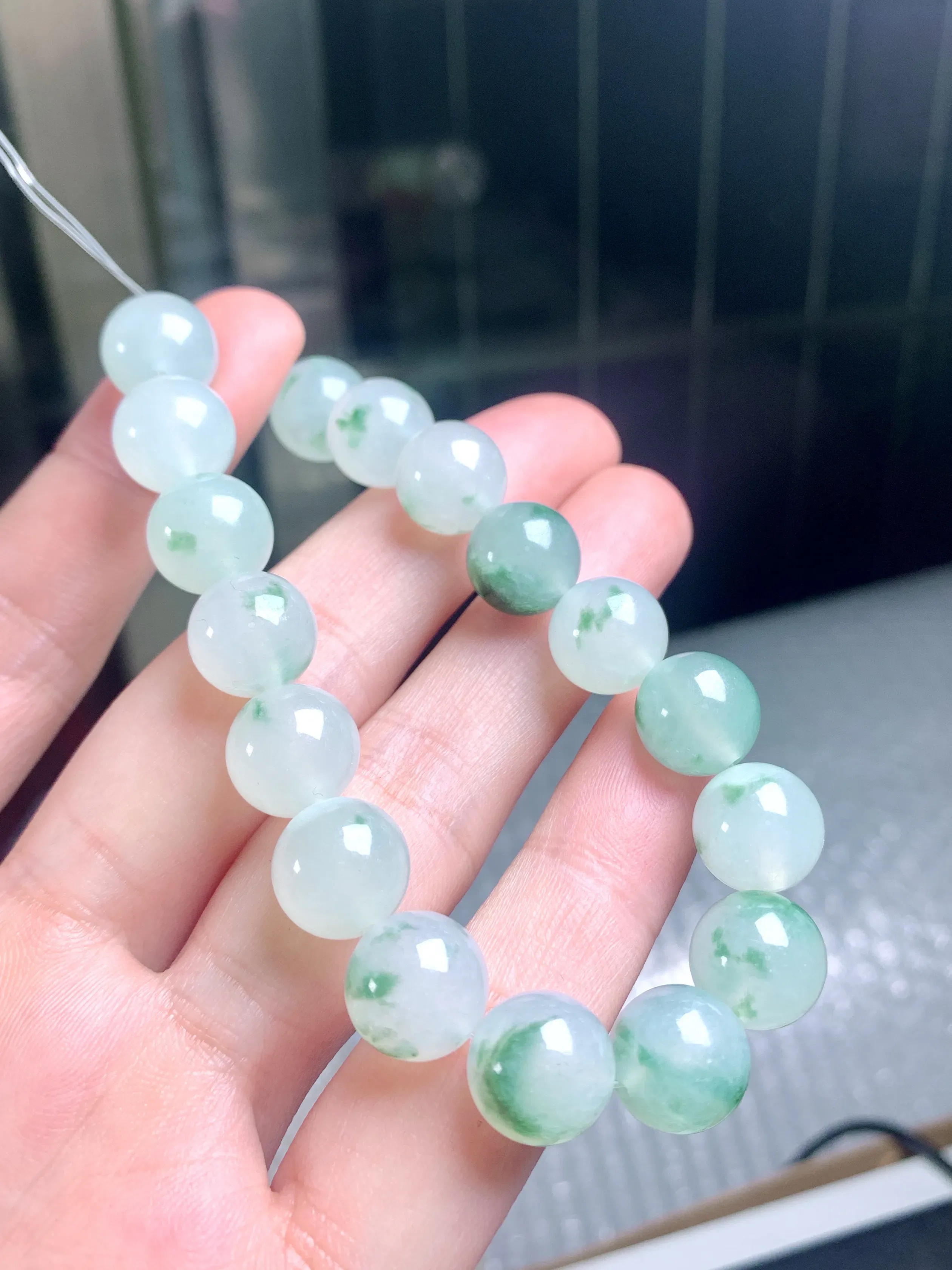毛货冰飘圆珠手串，珠子卡12mm，17颗，透绳无压力。