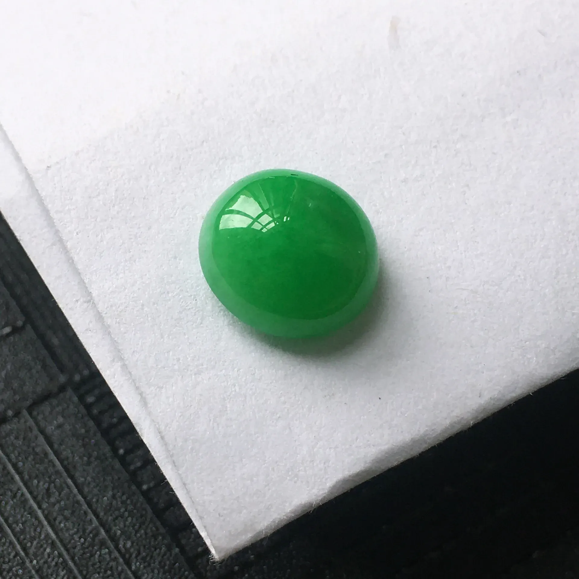 天然A货翡翠阳绿饱满蛋面戒面，种水好玉质细腻温润漂亮