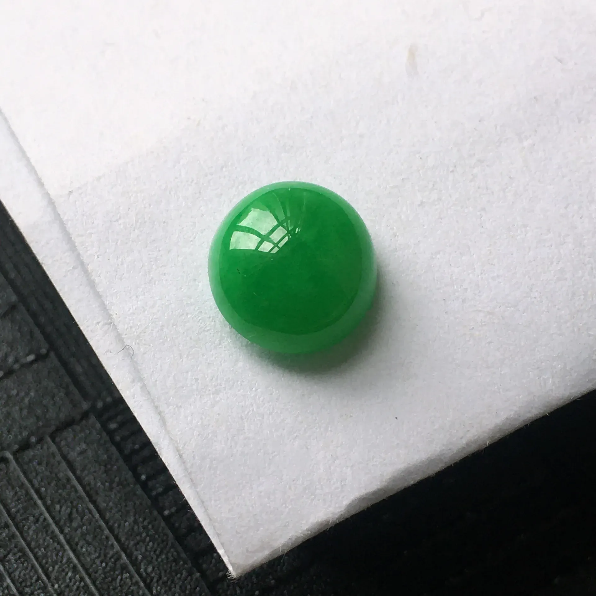 天然A货翡翠阳绿饱满蛋面戒面，种水好玉质细腻温润漂亮