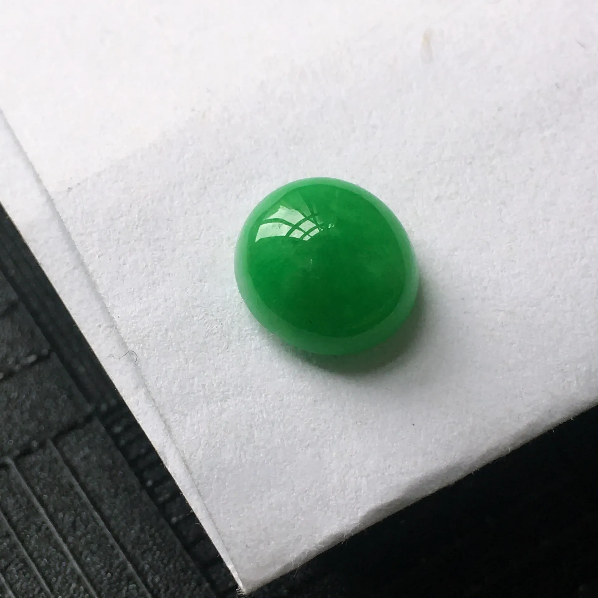 天然A货翡翠阳绿饱满蛋面戒面，种水好玉质细腻温润漂亮