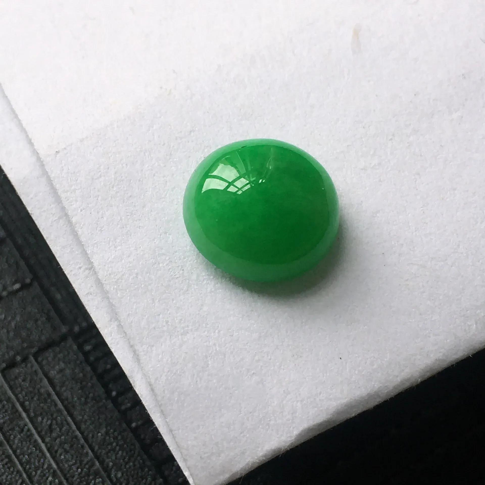 天然A货翡翠阳绿饱满蛋面戒面，种水好玉质细腻温润漂亮