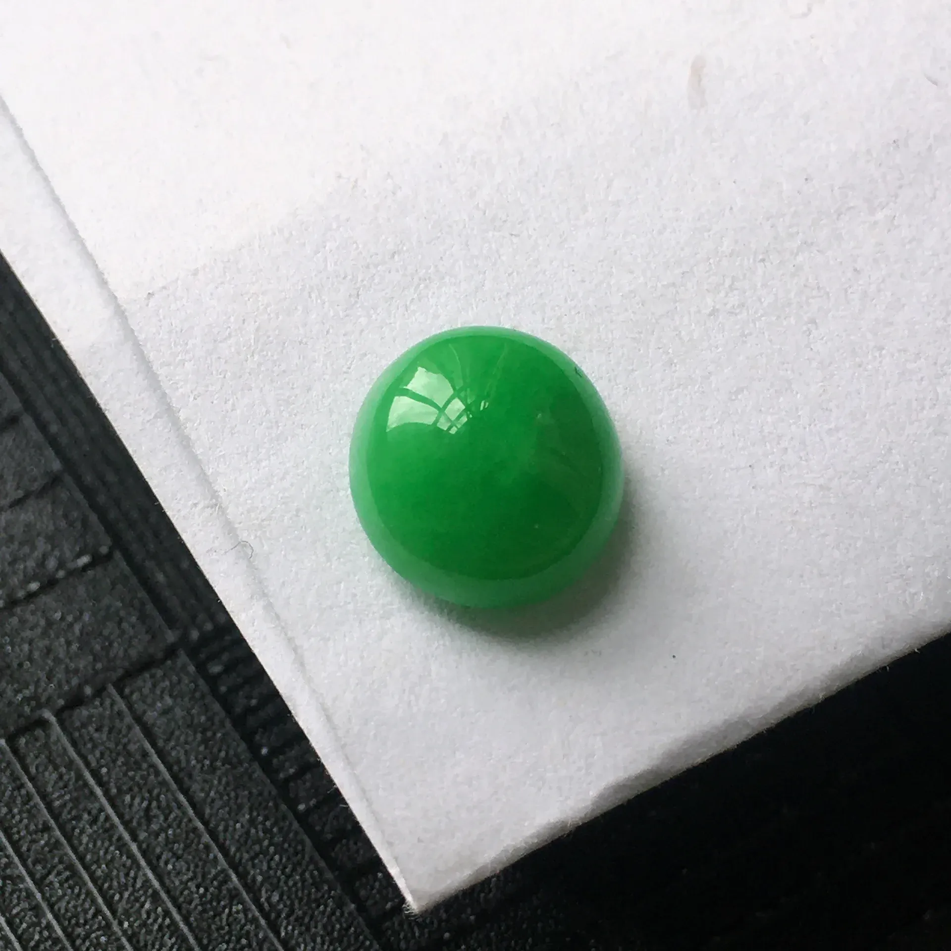 天然A货翡翠阳绿饱满蛋面戒面，种水好玉质细腻温润漂亮