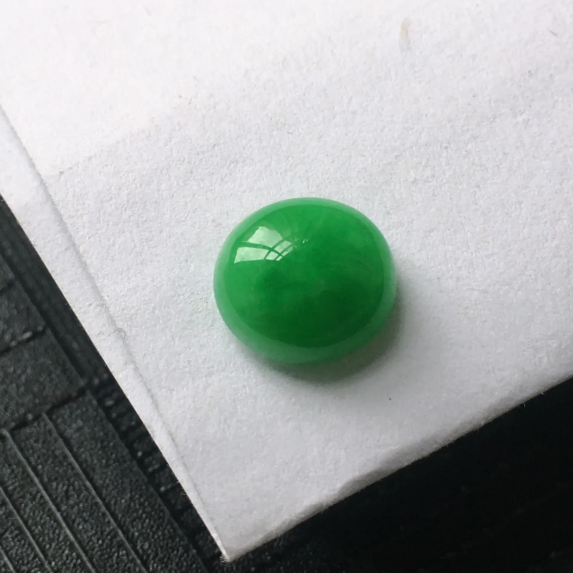 天然A货翡翠阳绿饱满蛋面戒面，种水好玉质细腻温润漂亮