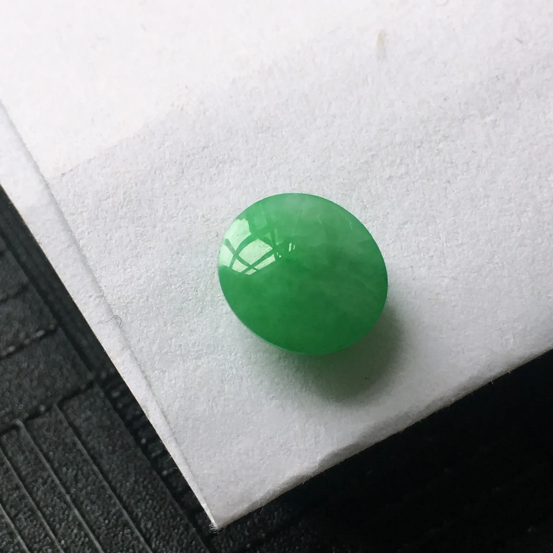 天然A货翡翠阳绿饱满蛋面戒面，种水好玉质细腻温润漂亮