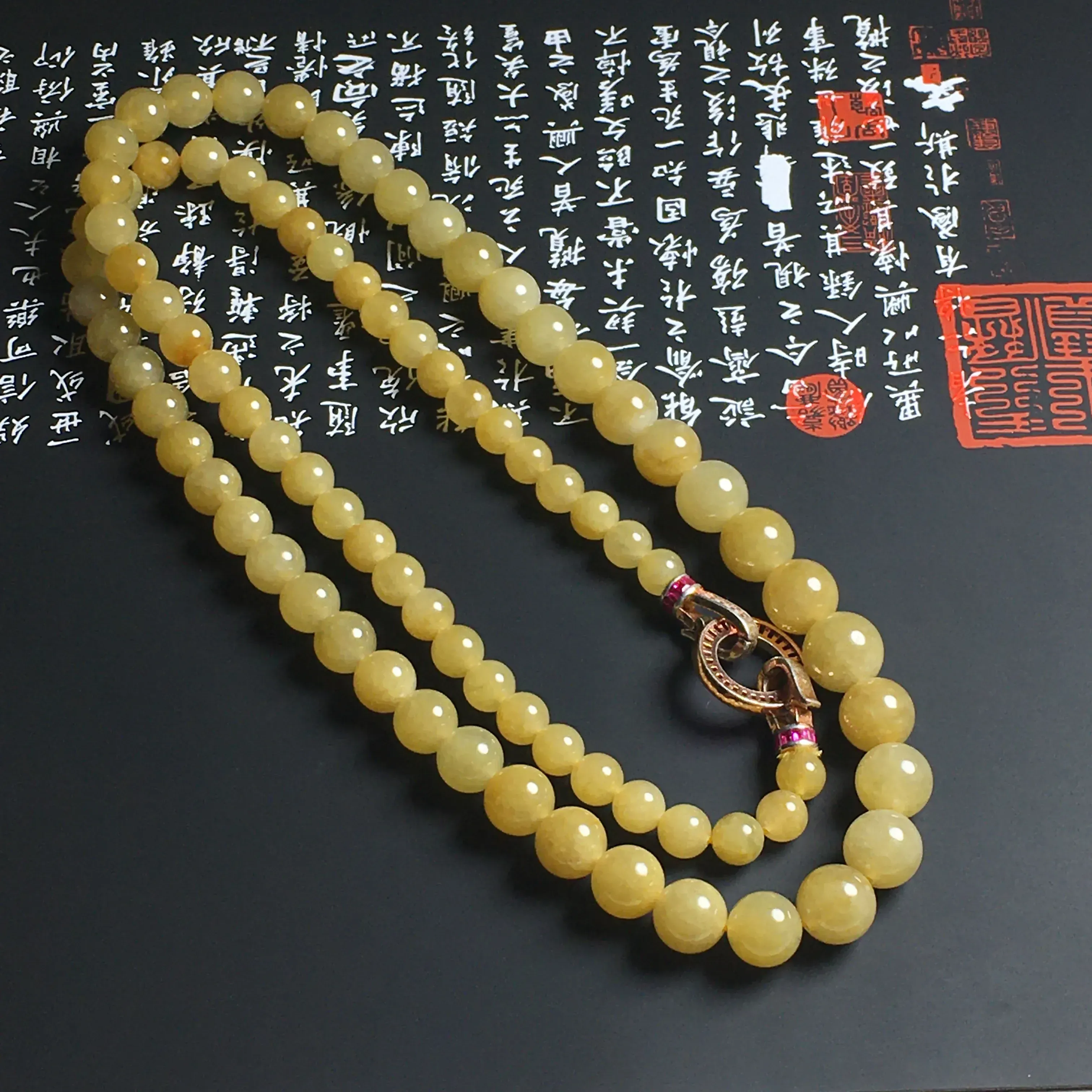 冰糯种黄翡佛珠项链 84颗 取大尺寸10毫米 取小尺寸6毫米 水润细腻 色彩艳丽 美观大气