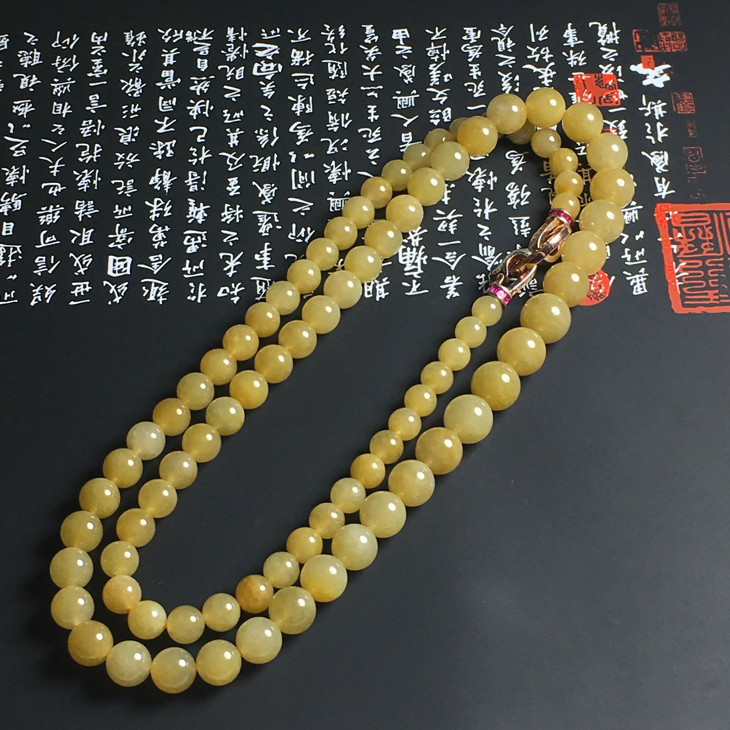 冰糯种黄翡佛珠项链 84颗 取大尺寸10毫米 取小尺寸6毫米 水润细腻 色彩艳丽 美观大气