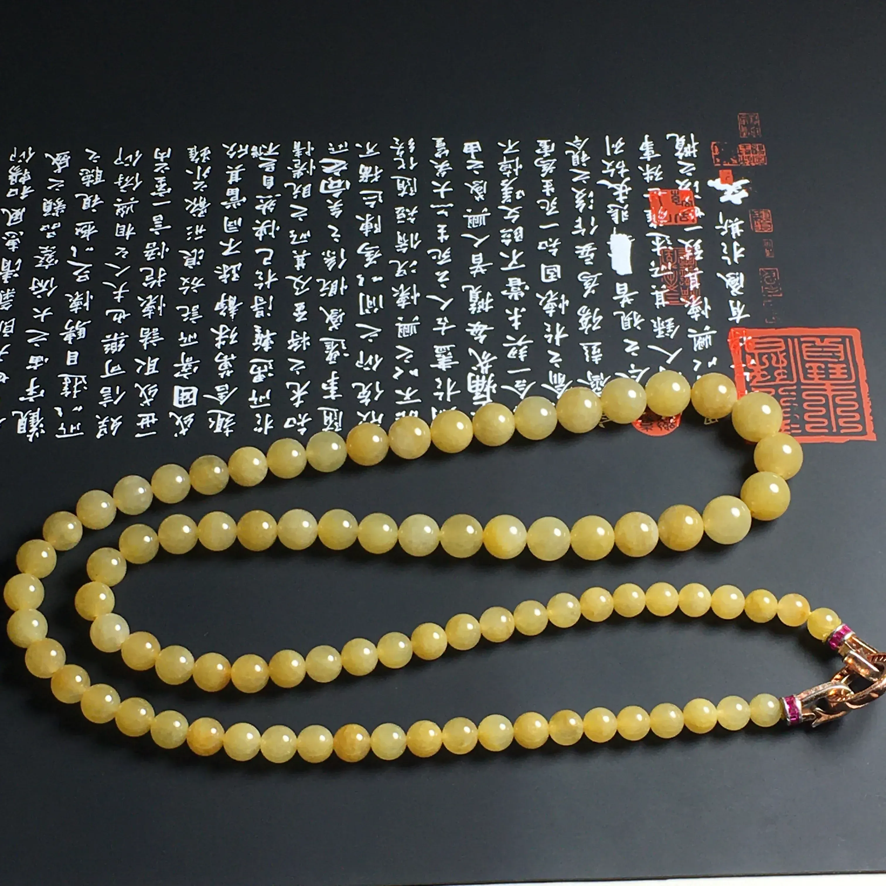 冰糯种黄翡佛珠项链 84颗 取大尺寸10毫米 取小尺寸6毫米 水润细腻 色彩艳丽 美观大气