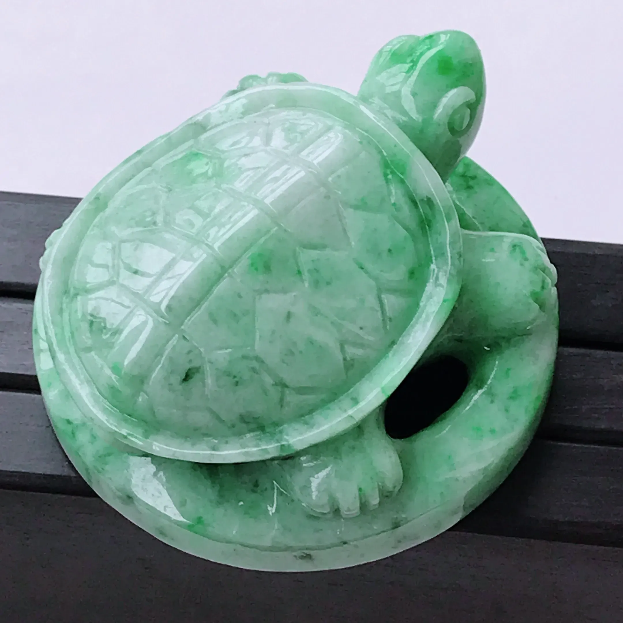 水润飘绿长寿龟翡翠摆件 玉质细腻  冰清玉润  颜色漂亮  尺寸45.3/45.3/23.0