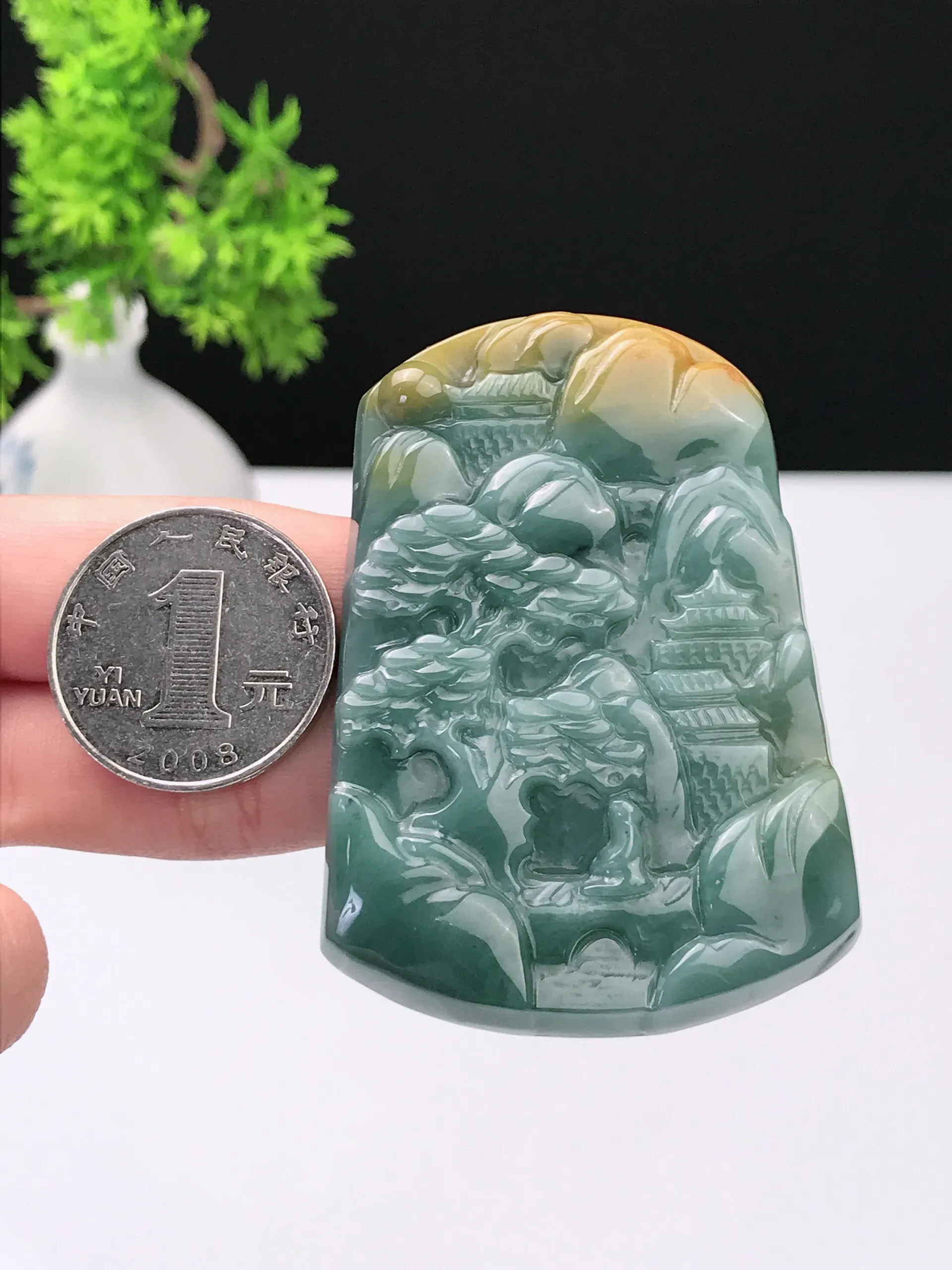 实拍天然A货翡翠 老坑种冰润山水牌吊坠 尺寸：63.2*44.4*8mm  重量：48.75g 种好水足 雕工精致 佩戴效果佳