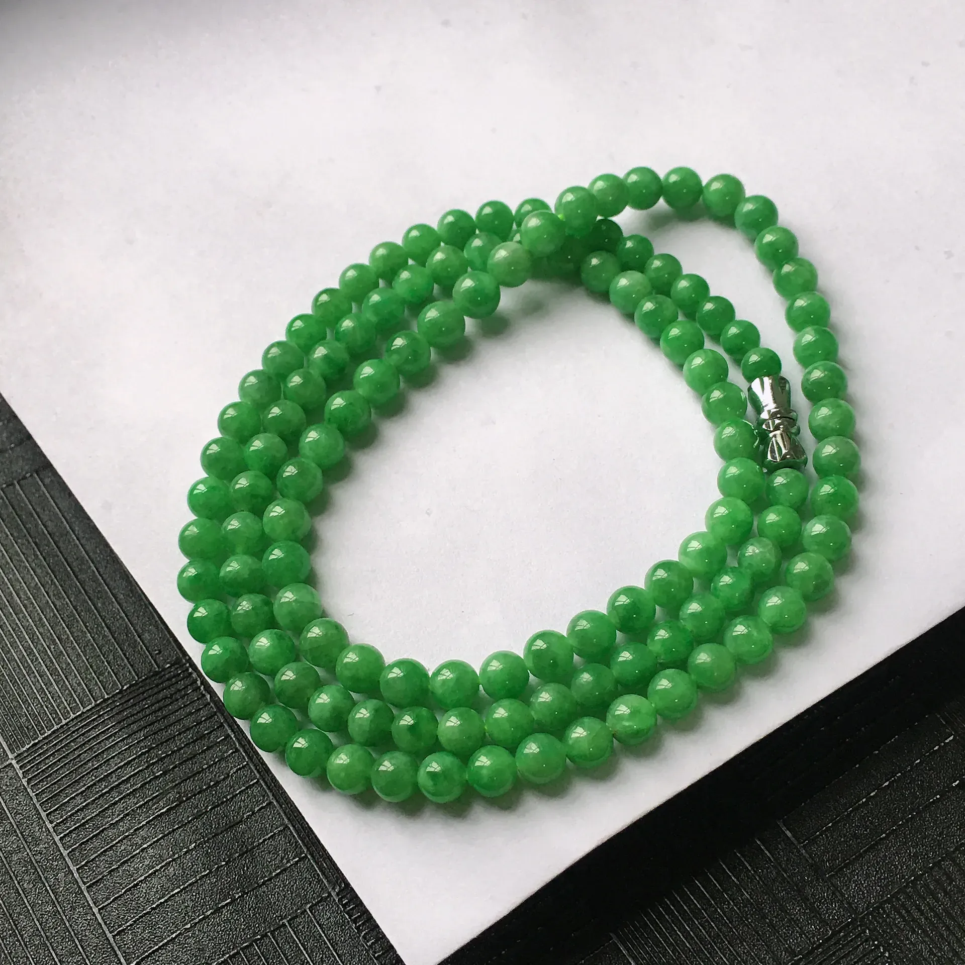 缅甸天然A货翡翠阳绿圆珠项链，种水好玉质细腻温润周长550mm