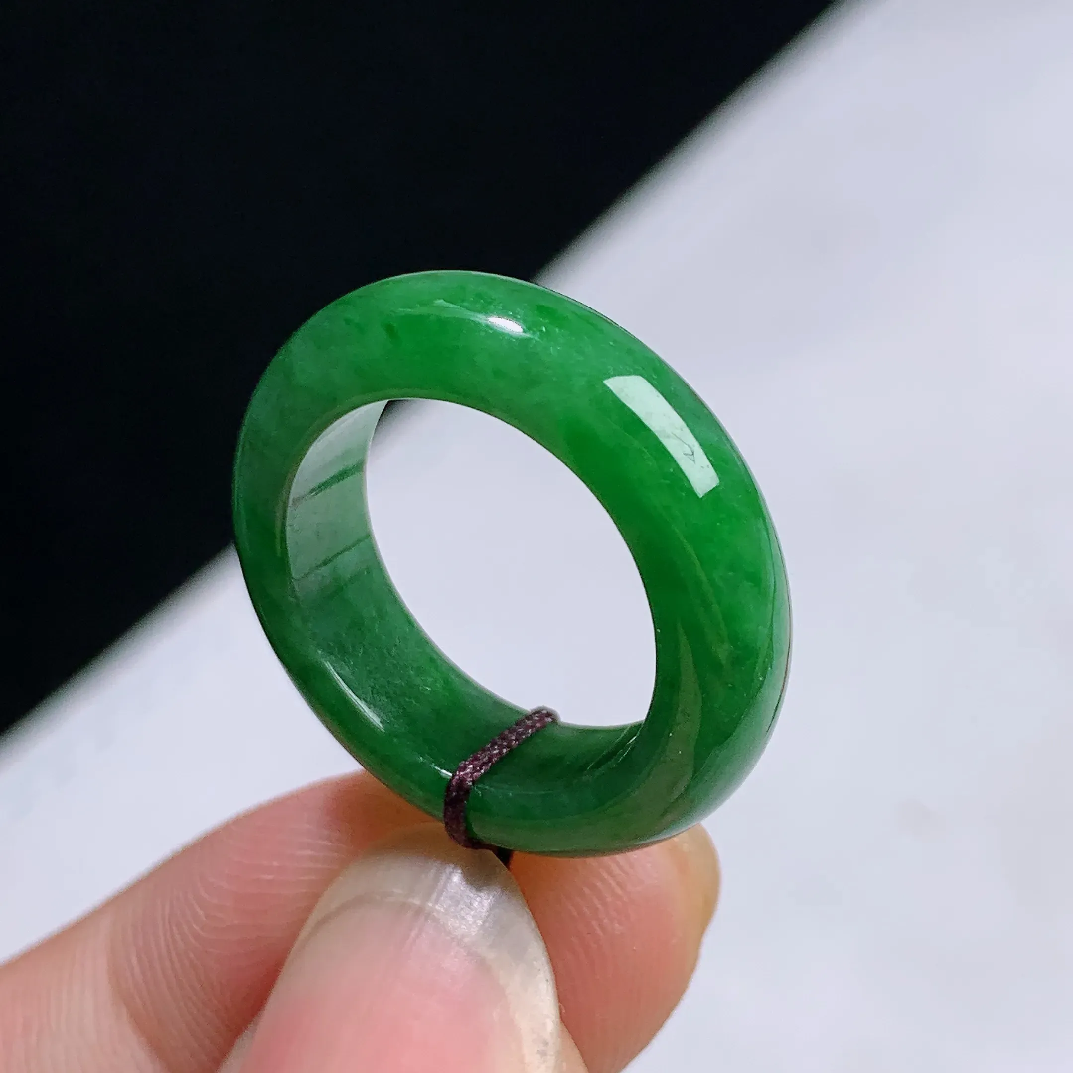 缅甸天然A货翡翠水润满绿戒指指环 整体尺寸:16.5/6/3.9mm