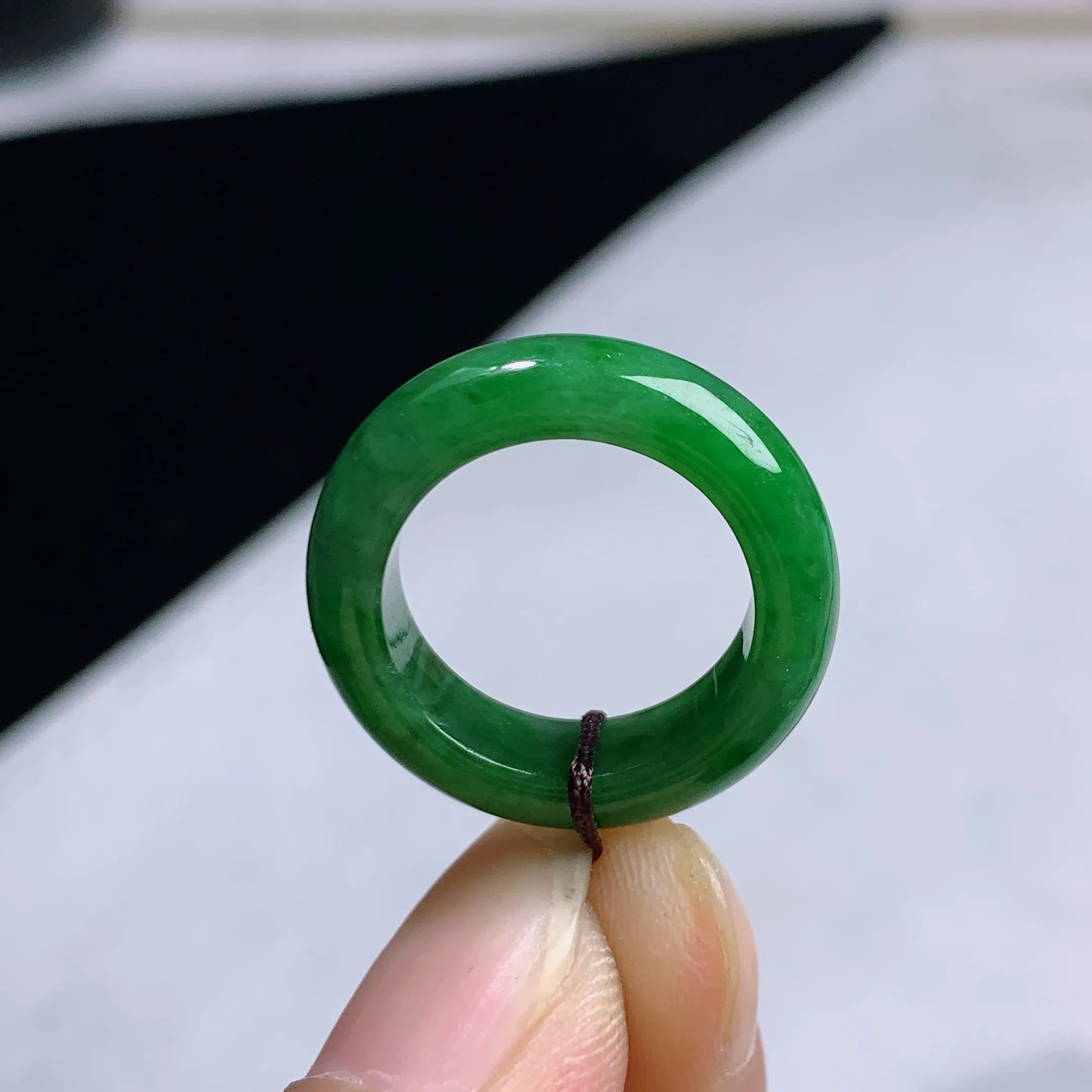 缅甸天然A货翡翠水润满绿戒指指环 整体尺寸:16.5/6/3.9mm