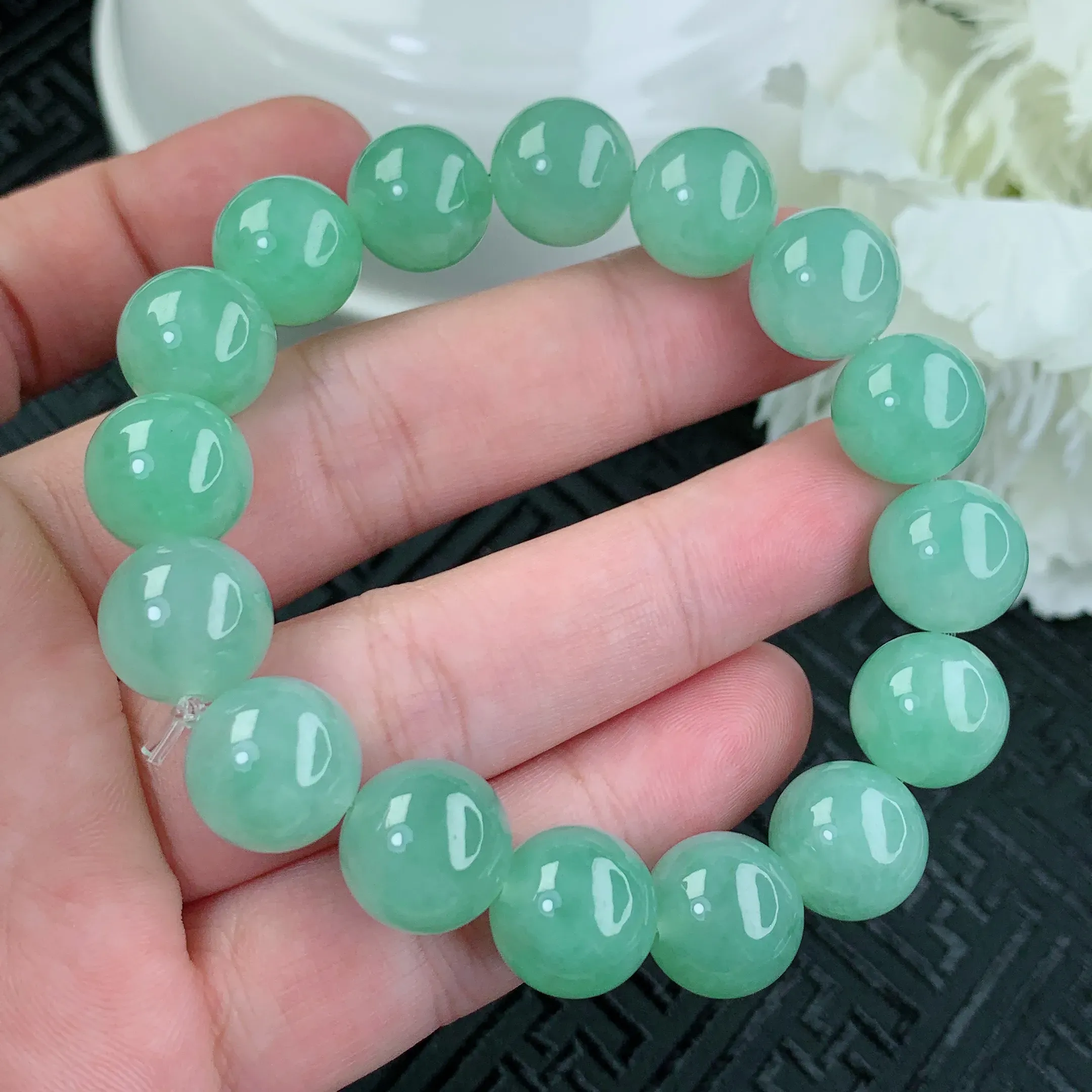 缅甸天然A货翡翠冰种满绿手串 整体尺寸:12.6mm/16颗