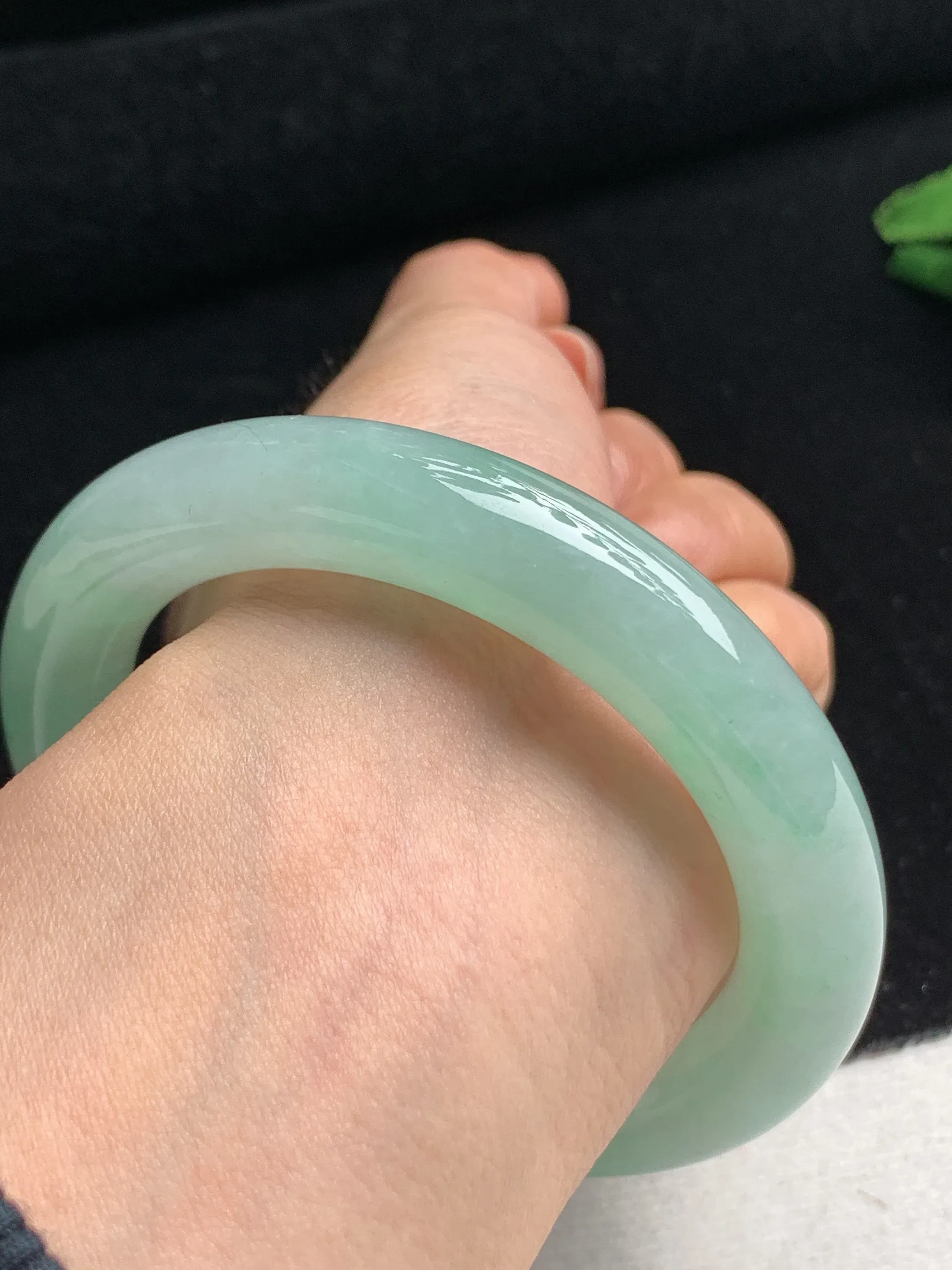 天然A货翡翠老坑冰润飘绿圆条手镯57-58圈口