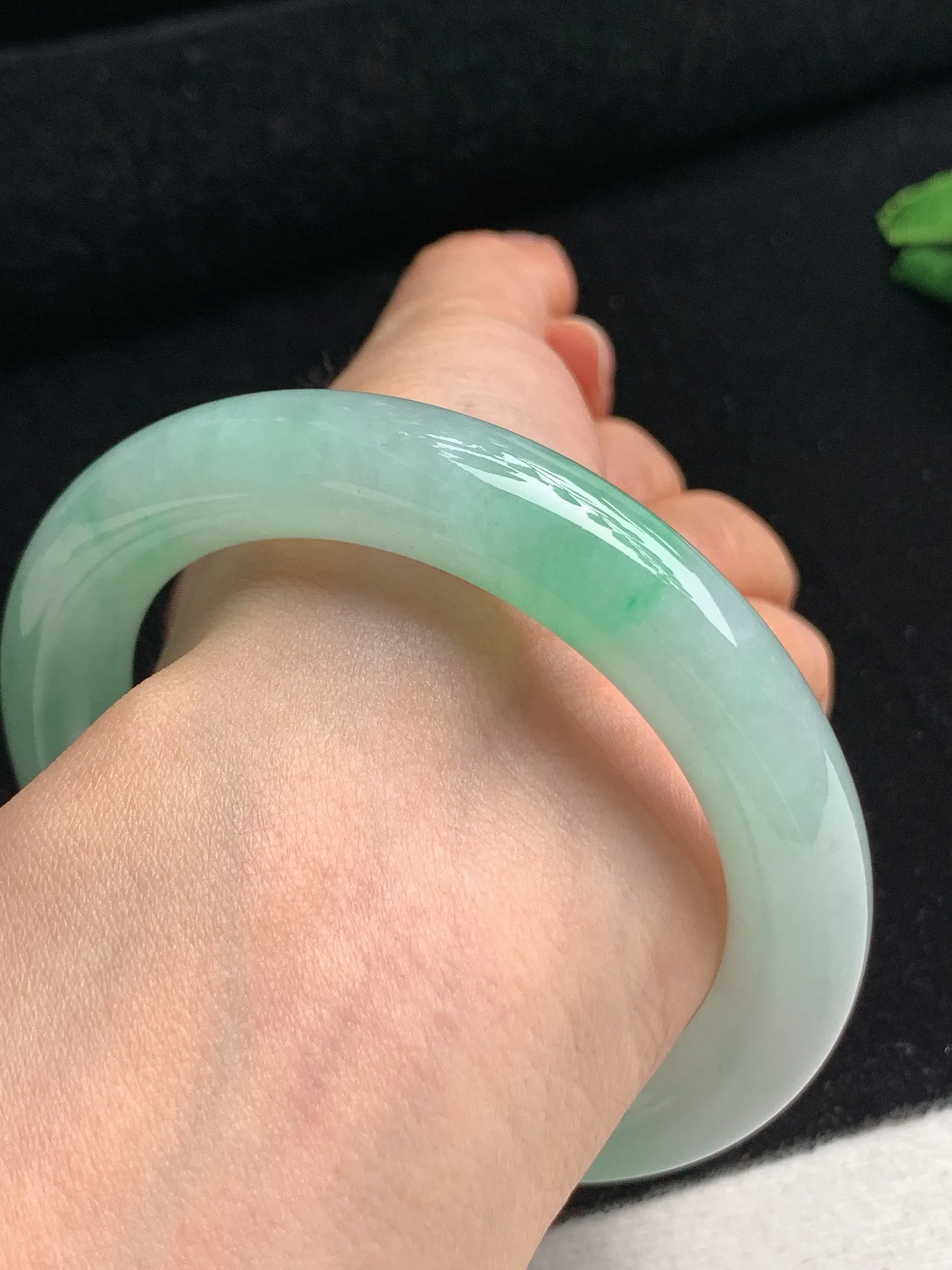 天然A货翡翠老坑冰润飘绿圆条手镯57-58圈口