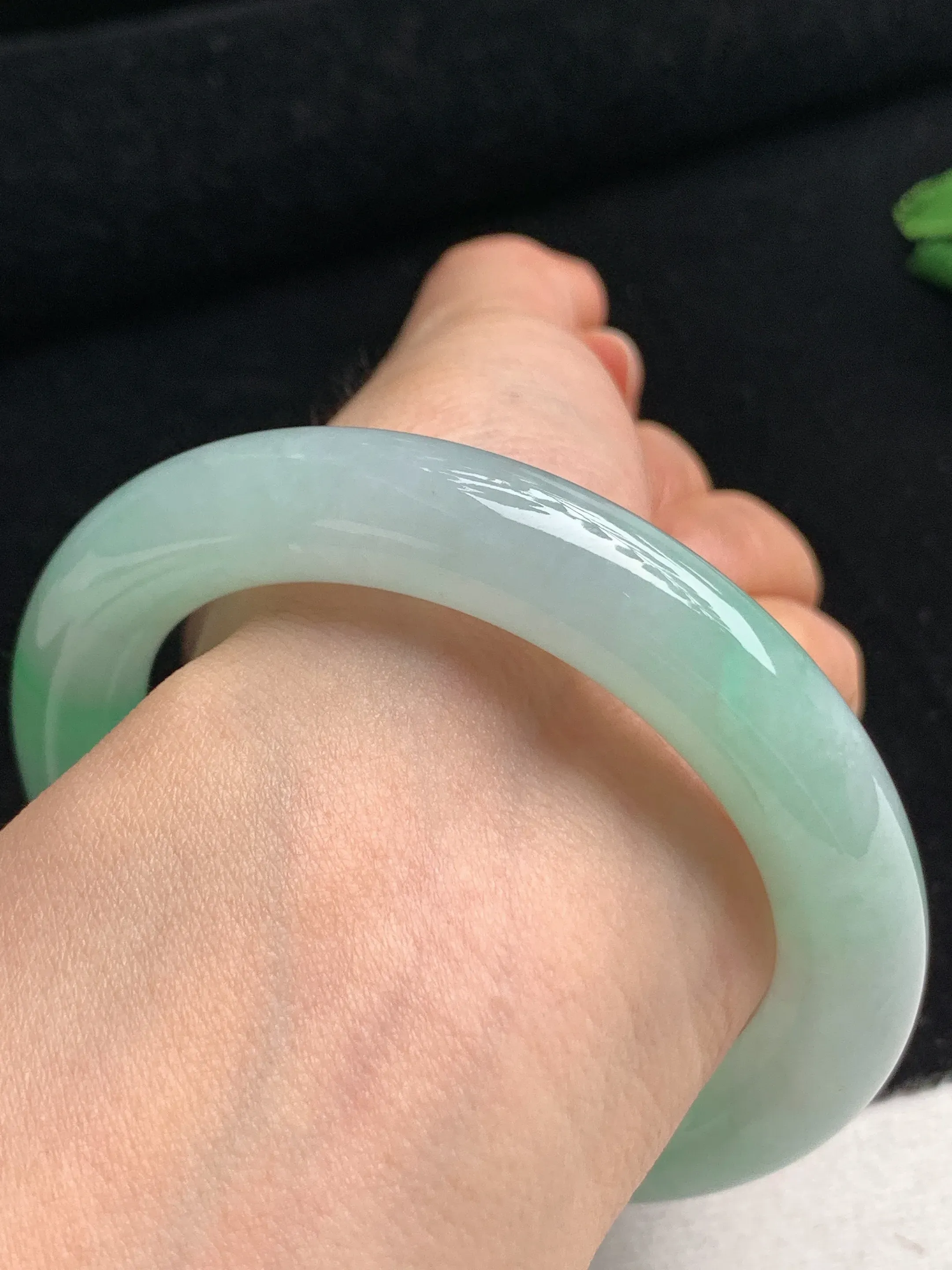 天然A货翡翠老坑冰润飘绿圆条手镯57-58圈口
