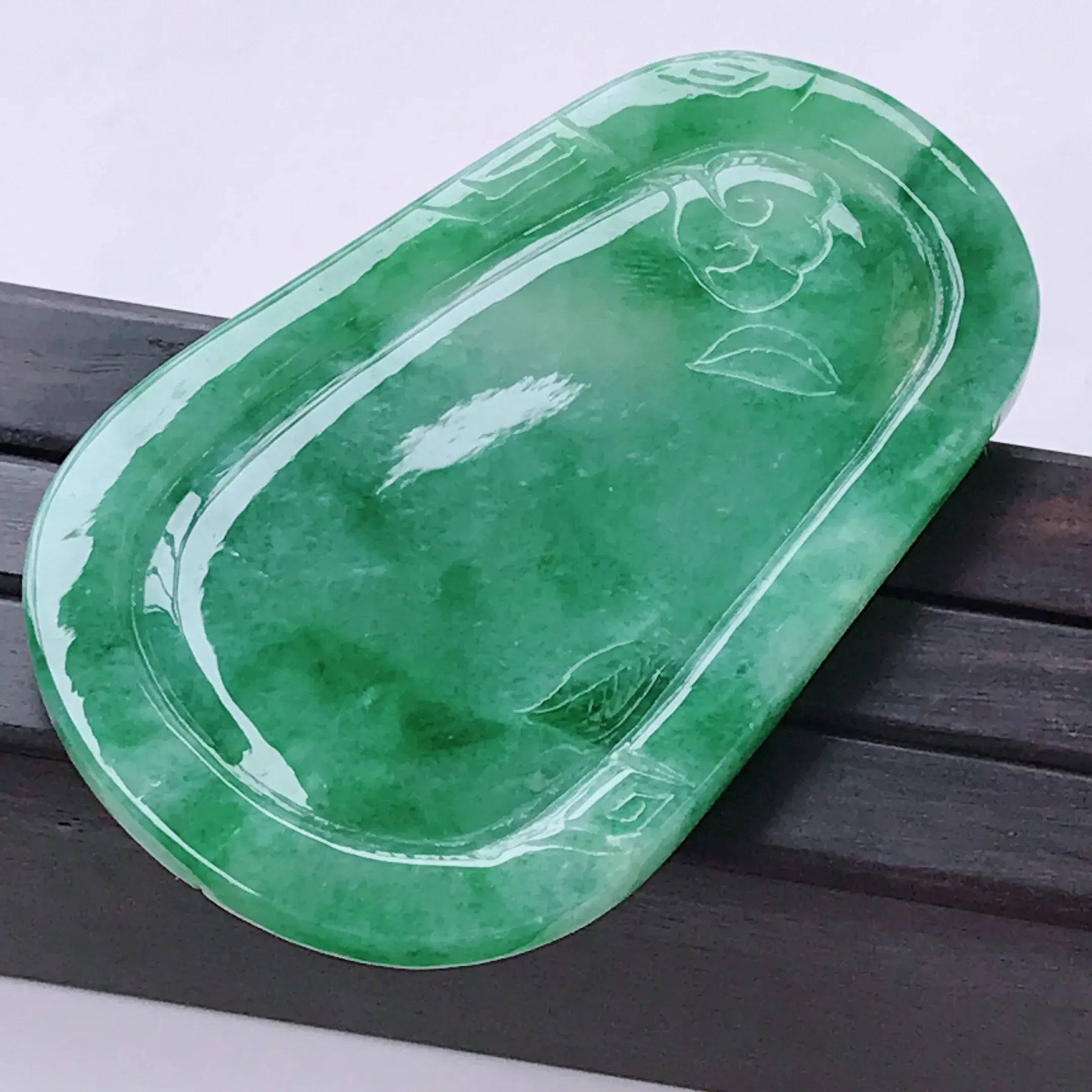 水润飘花山水牌翡翠吊坠  玉质细腻  冰清玉润  颜色漂亮  尺寸65.2/41.3/6.0