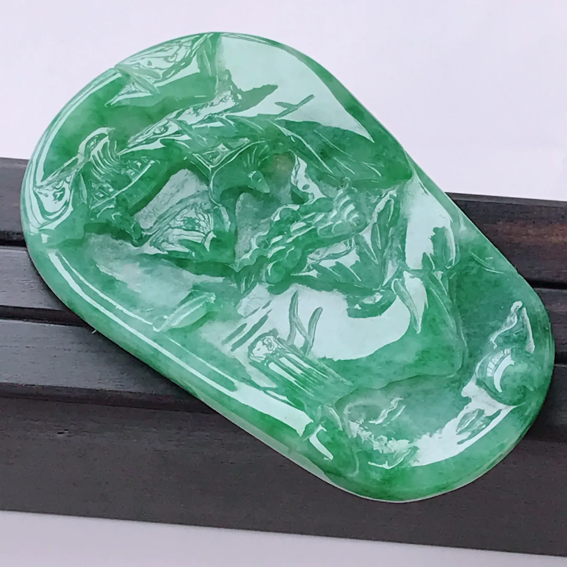 水润飘花山水牌翡翠吊坠  玉质细腻  冰清玉润  颜色漂亮  尺寸65.2/41.3/6.0