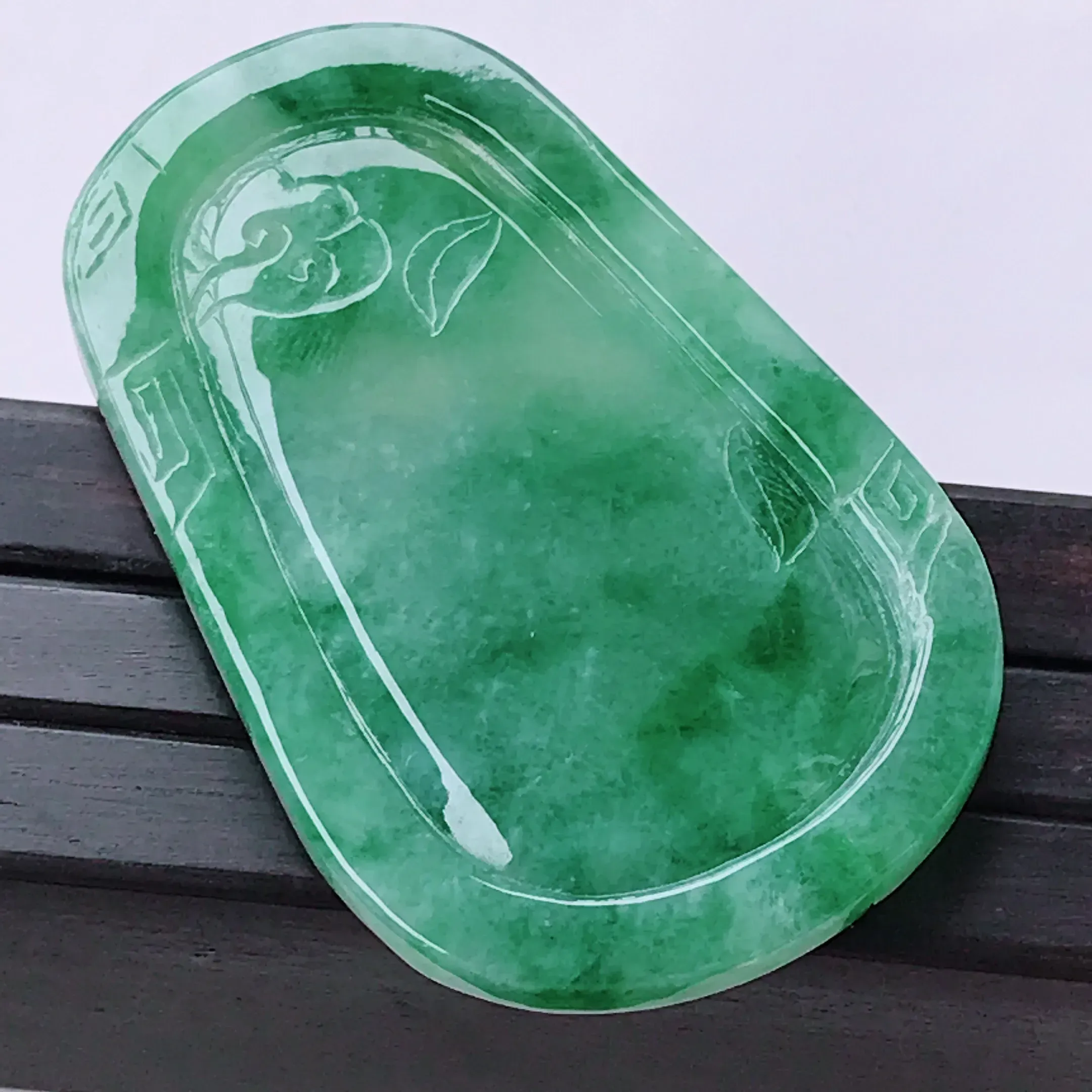 水润飘花山水牌翡翠吊坠  玉质细腻  冰清玉润  颜色漂亮  尺寸65.2/41.3/6.0
