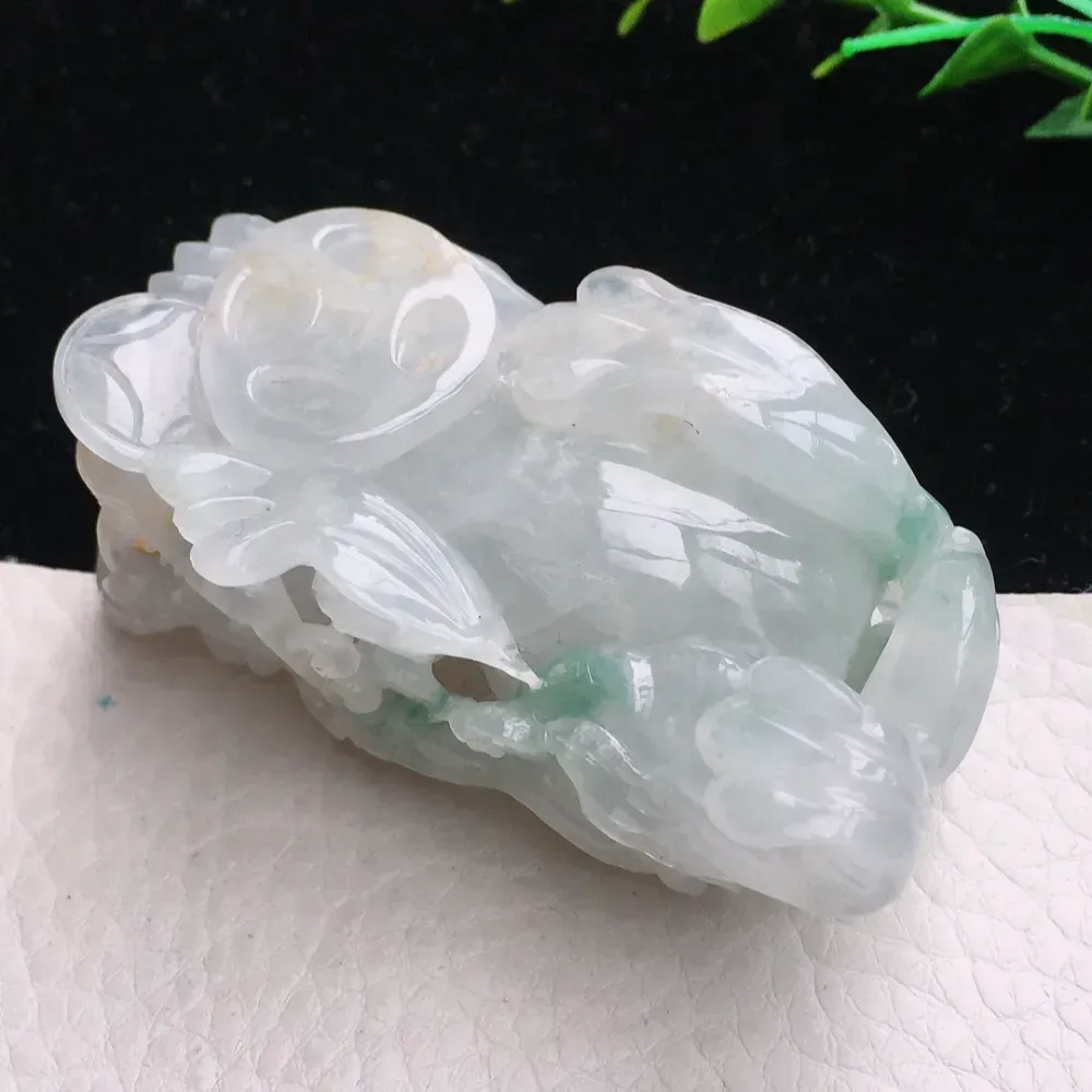 自然光实拍，特色霸气招财貔貅玉吊坠 精品小摆件 种老水足  冰润 色泽清新自然 雕工精湛 形态饱满 立体感强！只含18k金珠！值得拥有！af2 尺寸:65.6*34.2*28mm