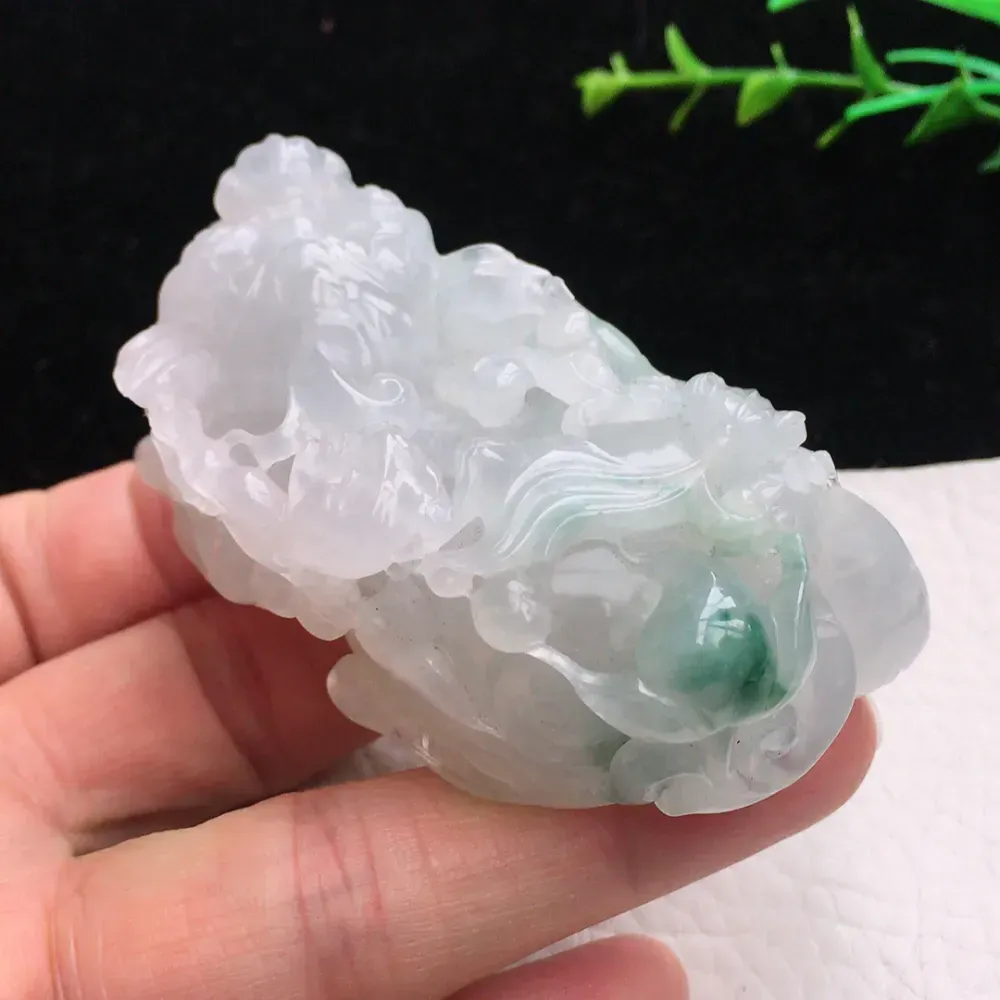 自然光实拍，特色霸气招财貔貅玉吊坠 精品小摆件 种老水足  冰润 色泽清新自然 雕工精湛 形态饱满 立体感强！只含18k金珠！值得拥有！af2 尺寸:65.6*34.2*28mm