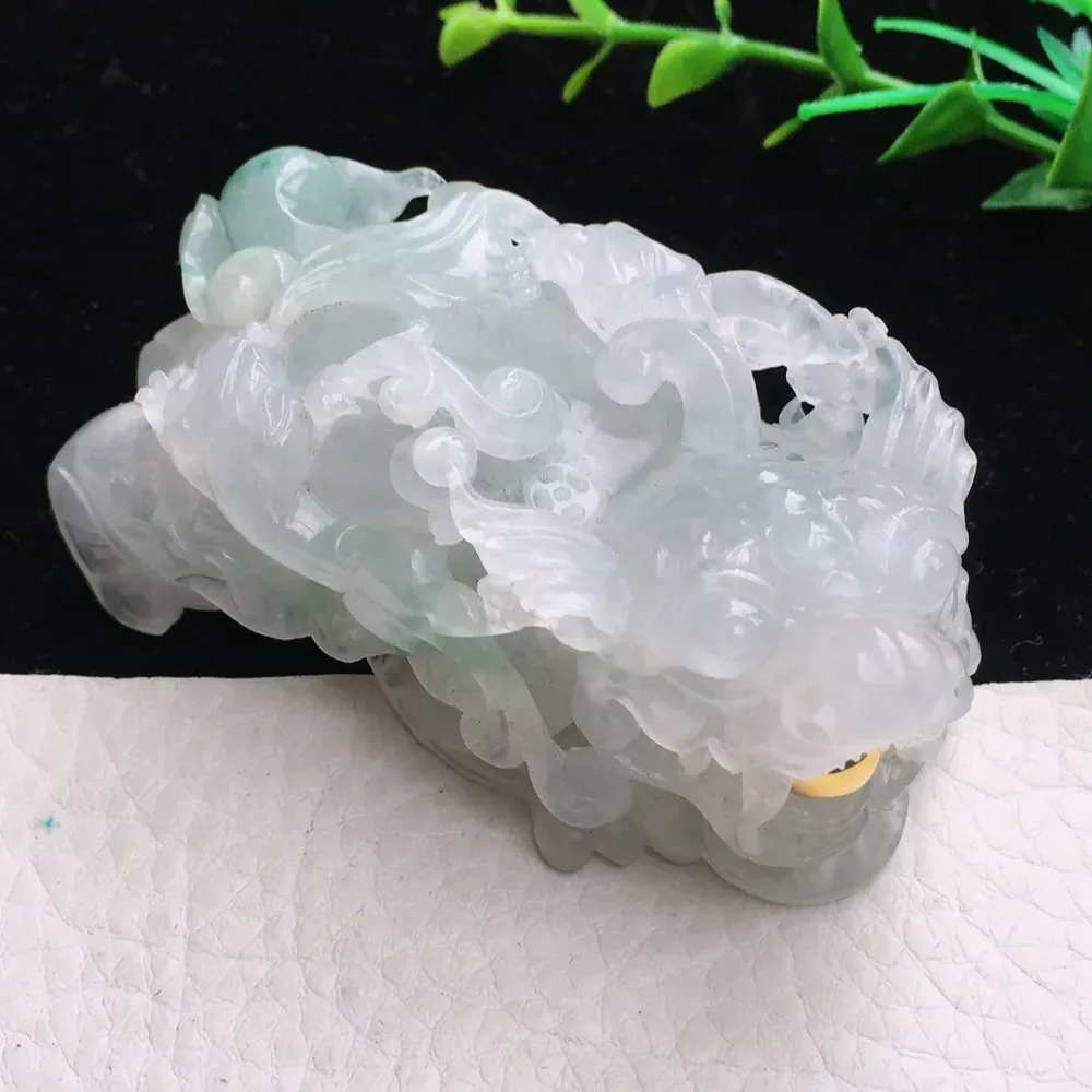 自然光实拍，特色霸气招财貔貅玉吊坠 精品小摆件 种老水足  冰润 色泽清新自然 雕工精湛 形态饱满 立体感强！只含18k金珠！值得拥有！af2 尺寸:65.6*34.2*28mm