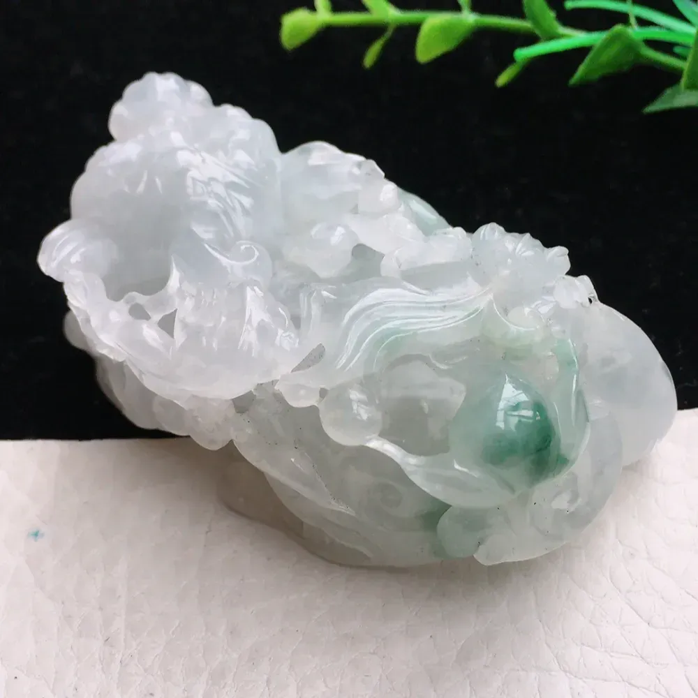 自然光实拍，特色霸气招财貔貅玉吊坠 精品小摆件 种老水足  冰润 色泽清新自然 雕工精湛 形态饱满 立体感强！只含18k金珠！值得拥有！af2 尺寸:65.6*34.2*28mm