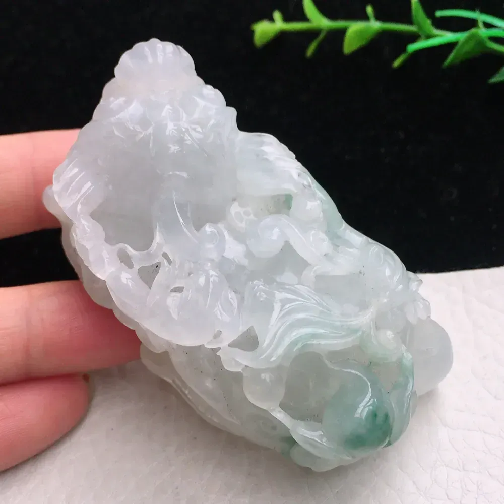 自然光实拍，特色霸气招财貔貅玉吊坠 精品小摆件 种老水足  冰润 色泽清新自然 雕工精湛 形态饱满 立体感强！只含18k金珠！值得拥有！af2 尺寸:65.6*34.2*28mm