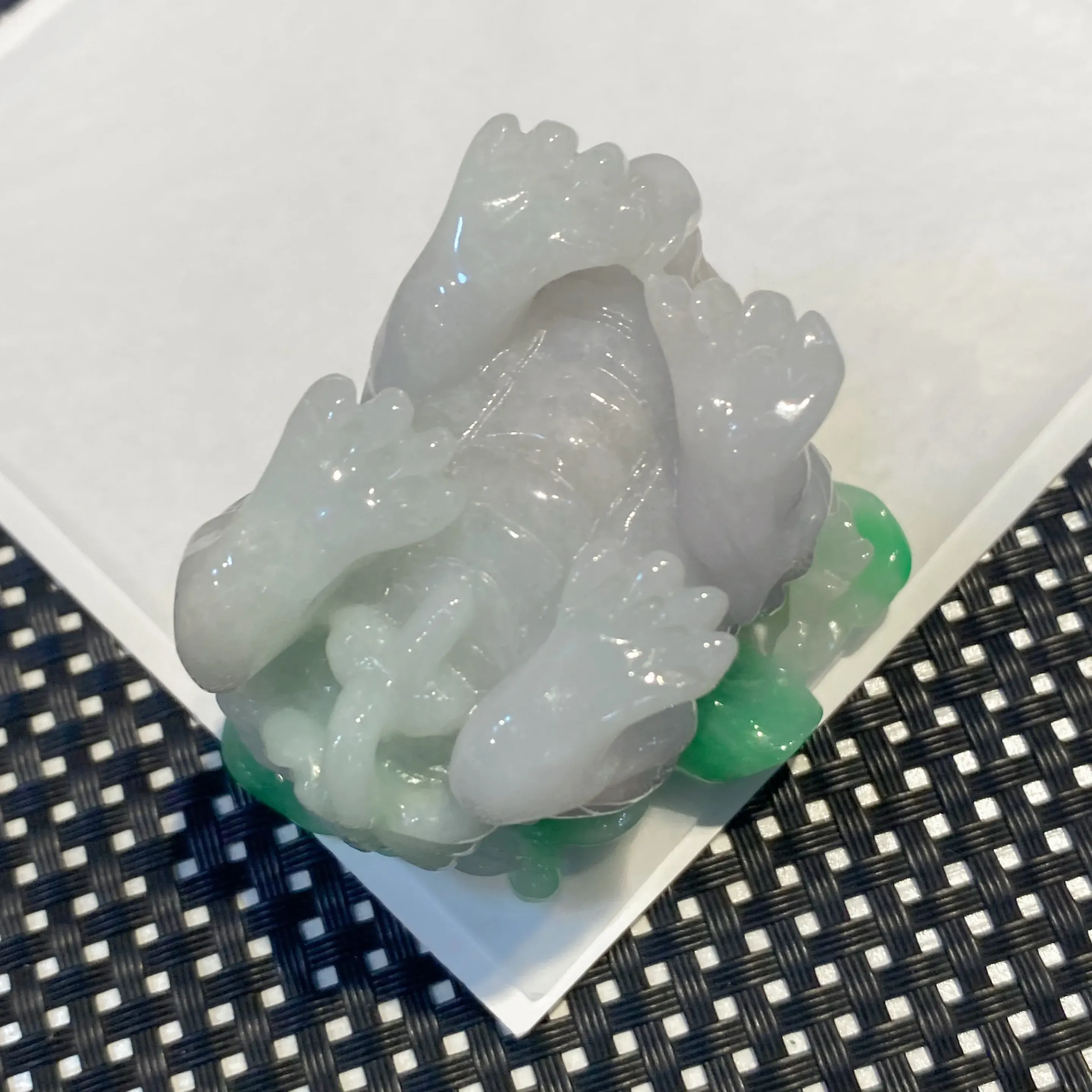 带色招财貔貅手把件 玉质细腻 雕工精美 款式大气厚实