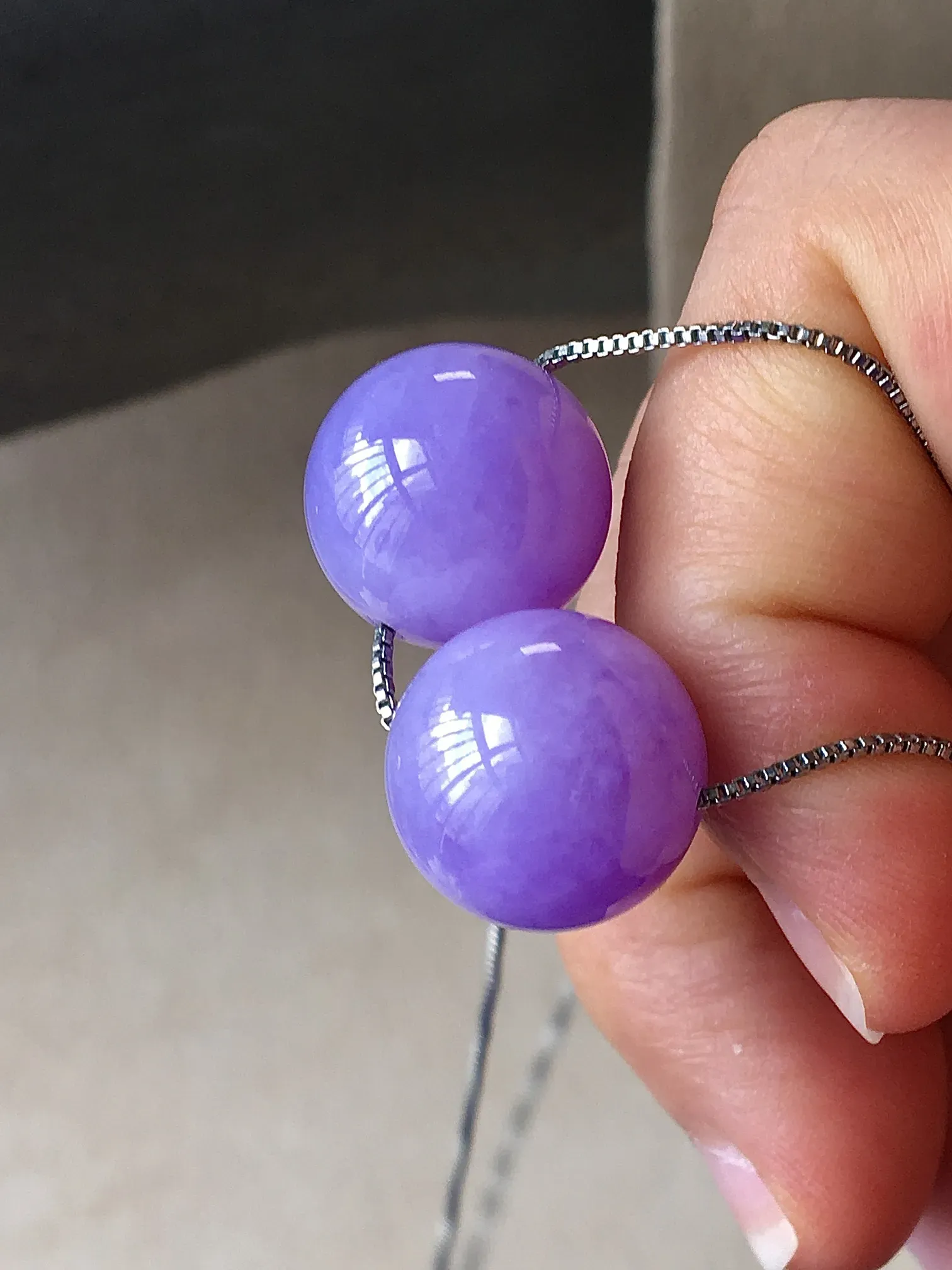 一对，冰紫罗兰圆珠，无纹裂，水头足，尺寸14.7，编号527