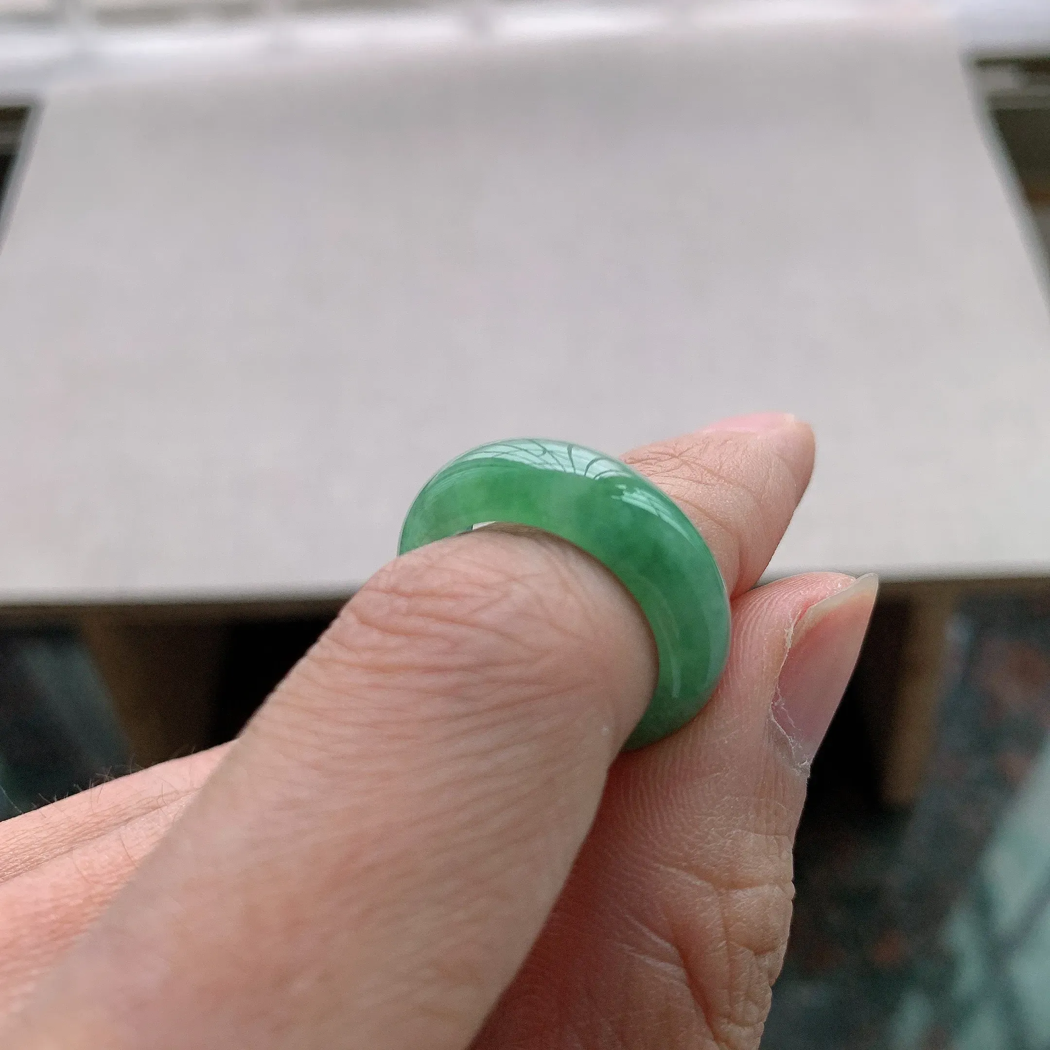 缅甸翡翠A货老坑满绿宽版戒指 指环，种老水头足，色泽靓丽