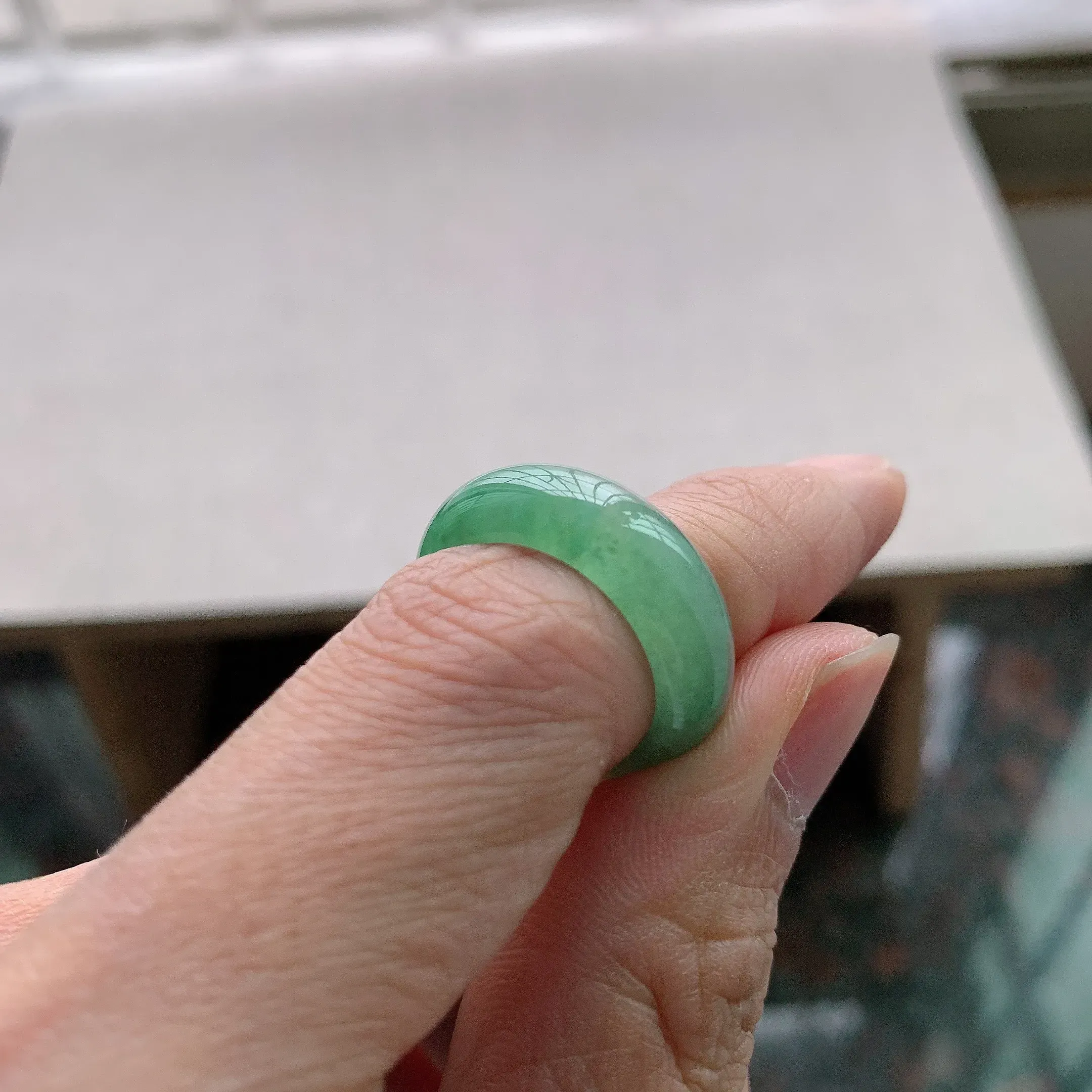 缅甸翡翠A货老坑满绿宽版戒指 指环，种老水头足，色泽靓丽