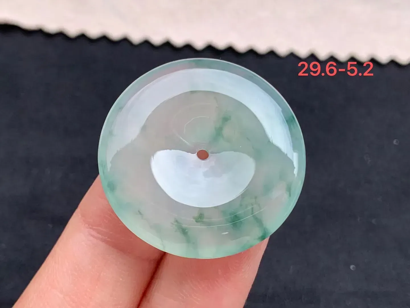 飘花平安扣

尺寸29.6-5.2mm