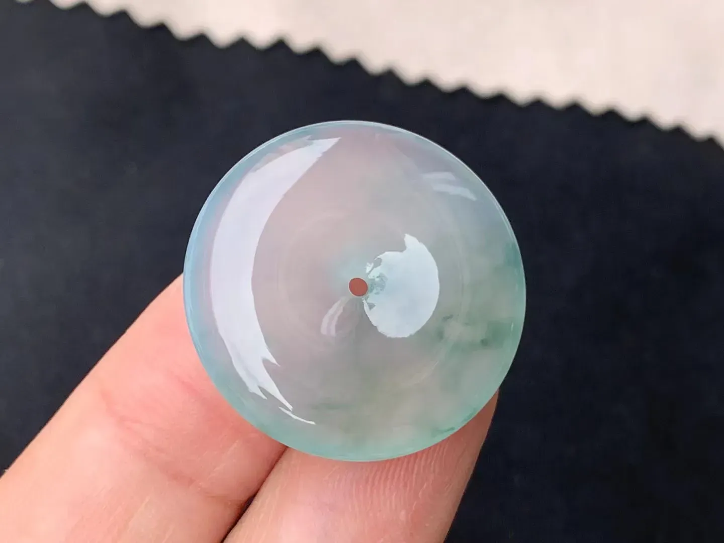 冰种飘花平安扣

尺寸24.5-4.6mm